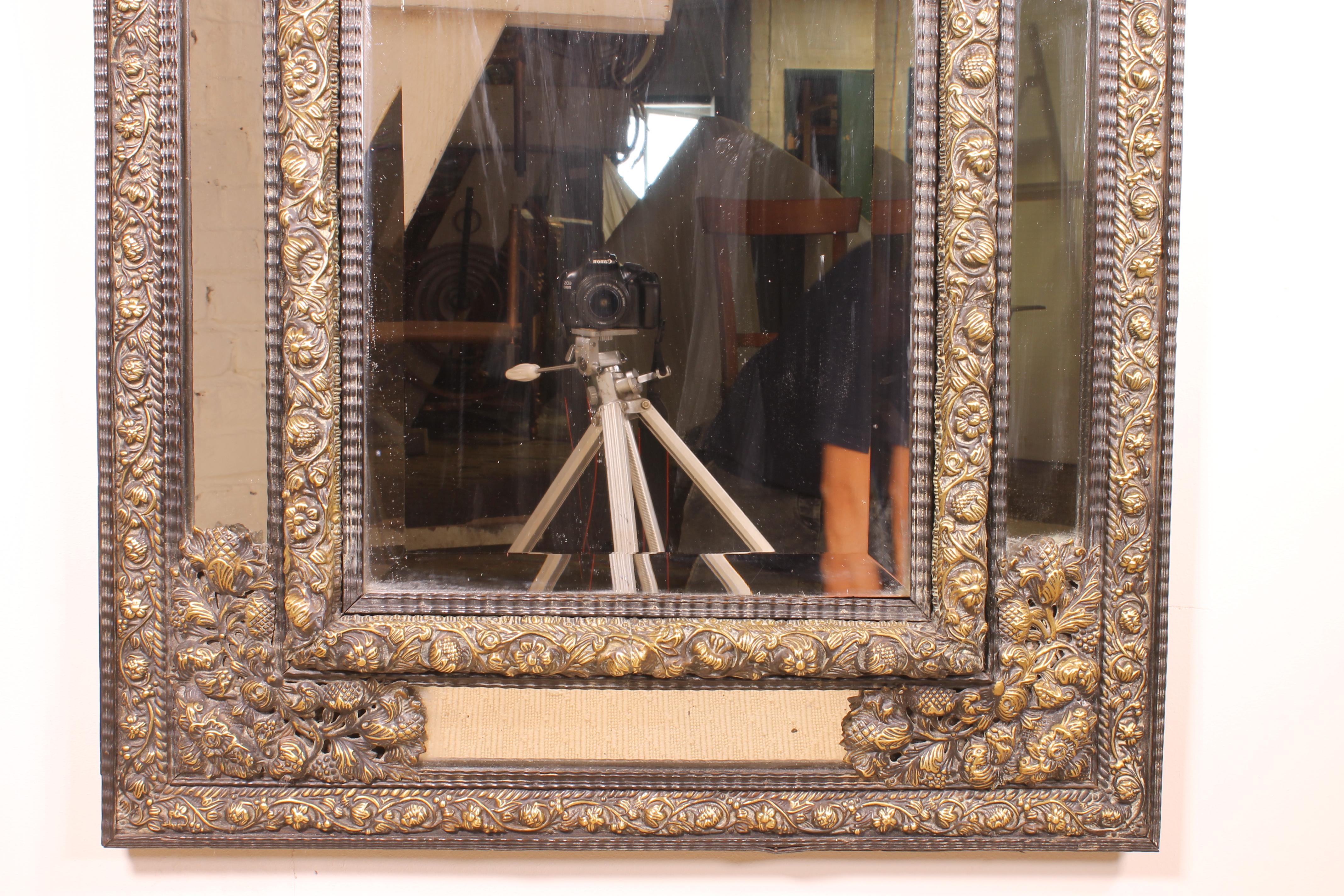 Wichtiger Spiegel aus Messing aus den Niederlanden des 19. Jahrhunderts im Zustand „Gut“ im Angebot in Brussels, Brussels