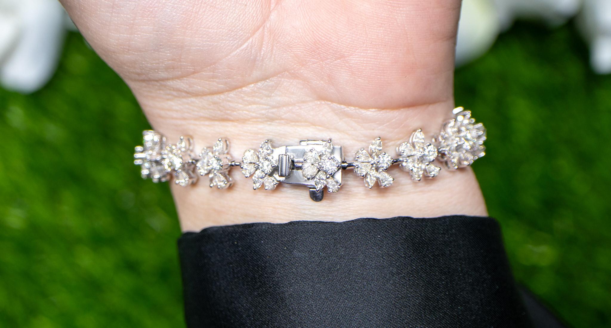 Mixed Cut Important Mix Cut Diamond Bracelet Pear Marquise Round 6.4 Carats 18K Gold For Sale
