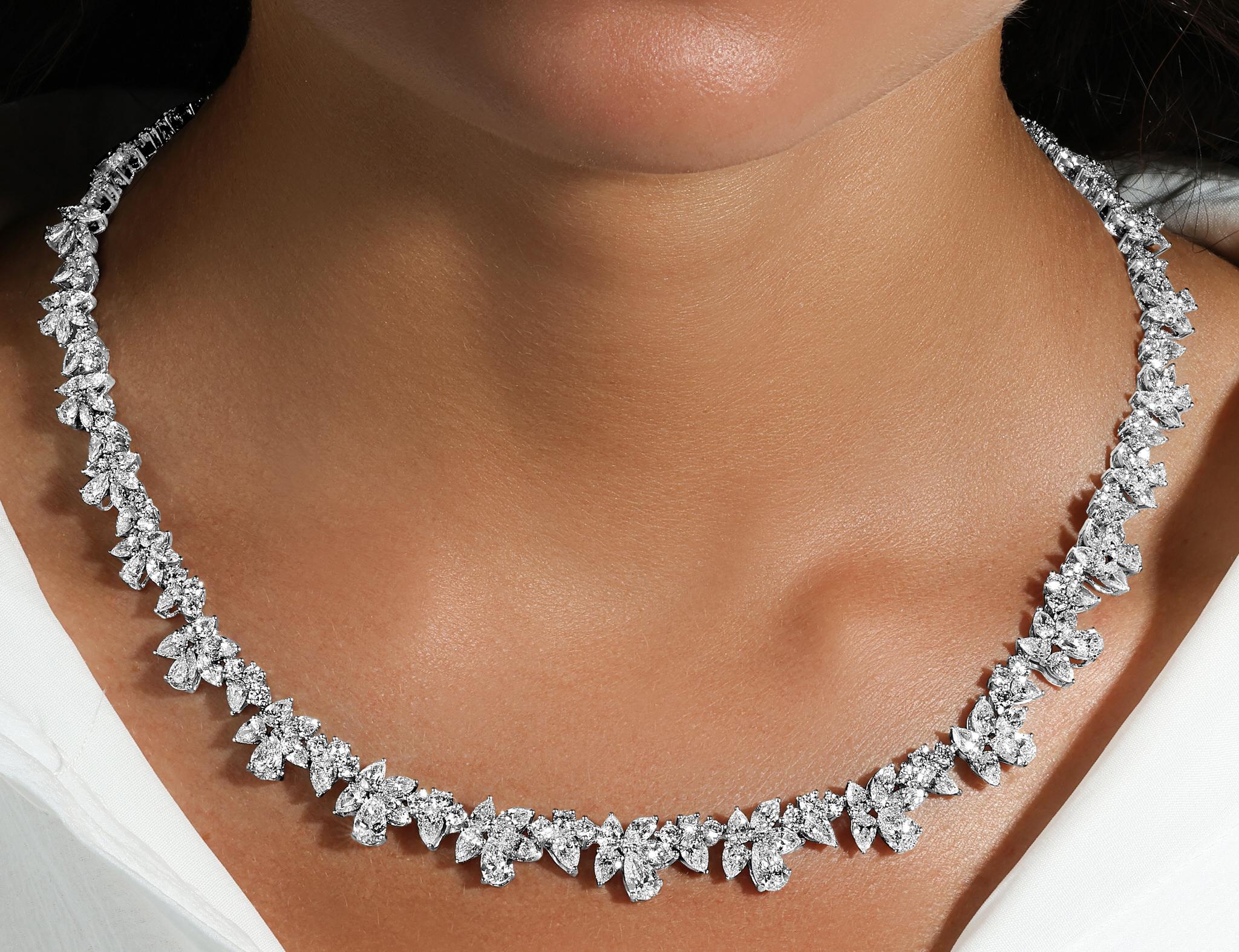 Contemporain Important collier de diamants taille mixte de 34 carats au total en or blanc 18 carats en vente