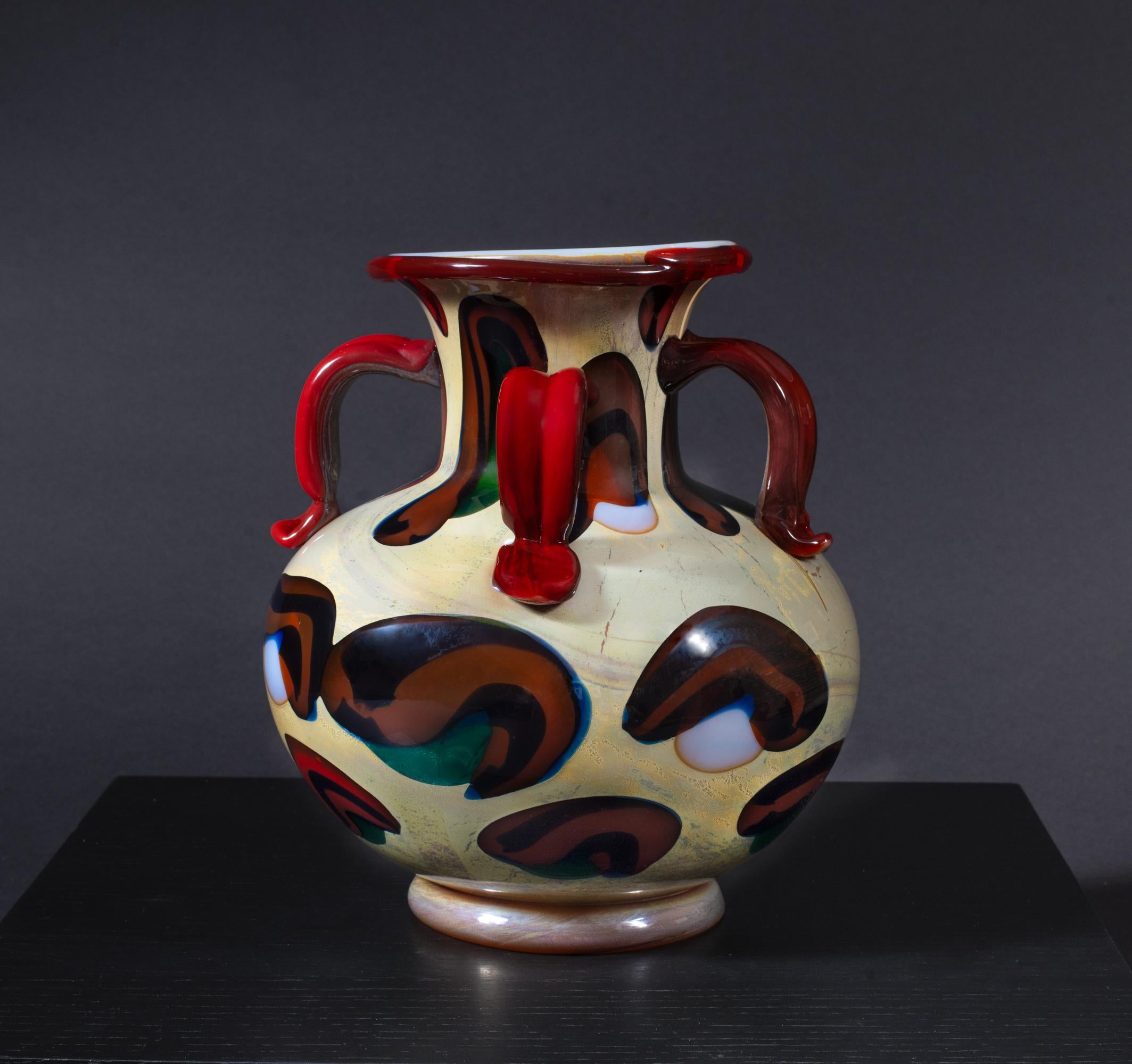 italien Important vase moderne en verre opalin d'Ermanno Nason pour Cenedese. en vente