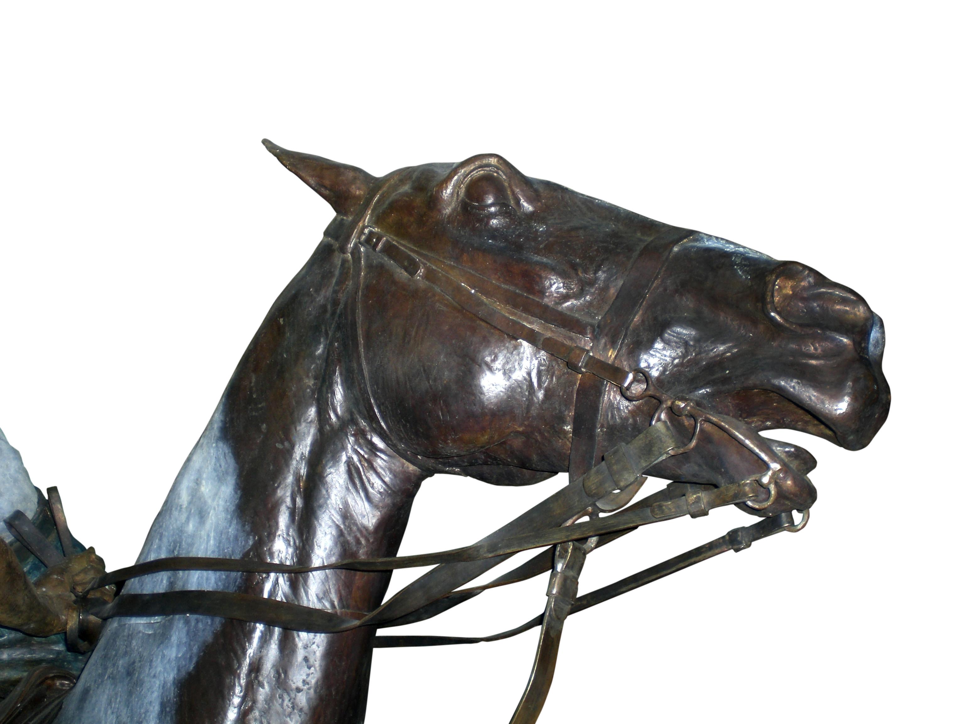 Monumentale lebensgroße Bronzeskulptur des Polospielers William Behrends in Lebensgröße im Angebot 1