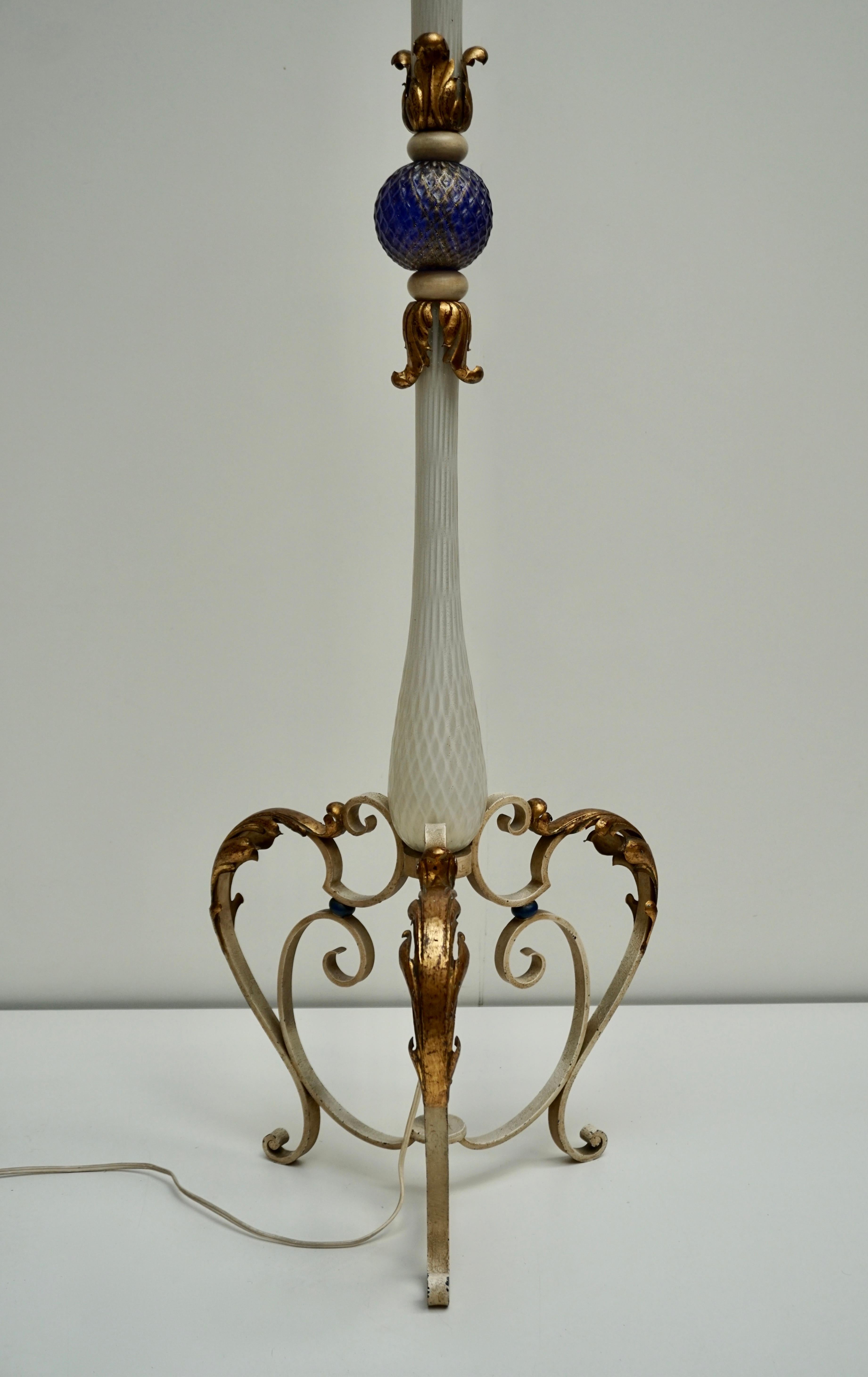 Important Murano Gold Inclusion Glass Floor Lamp Attributed to Seguso circa 1948 3