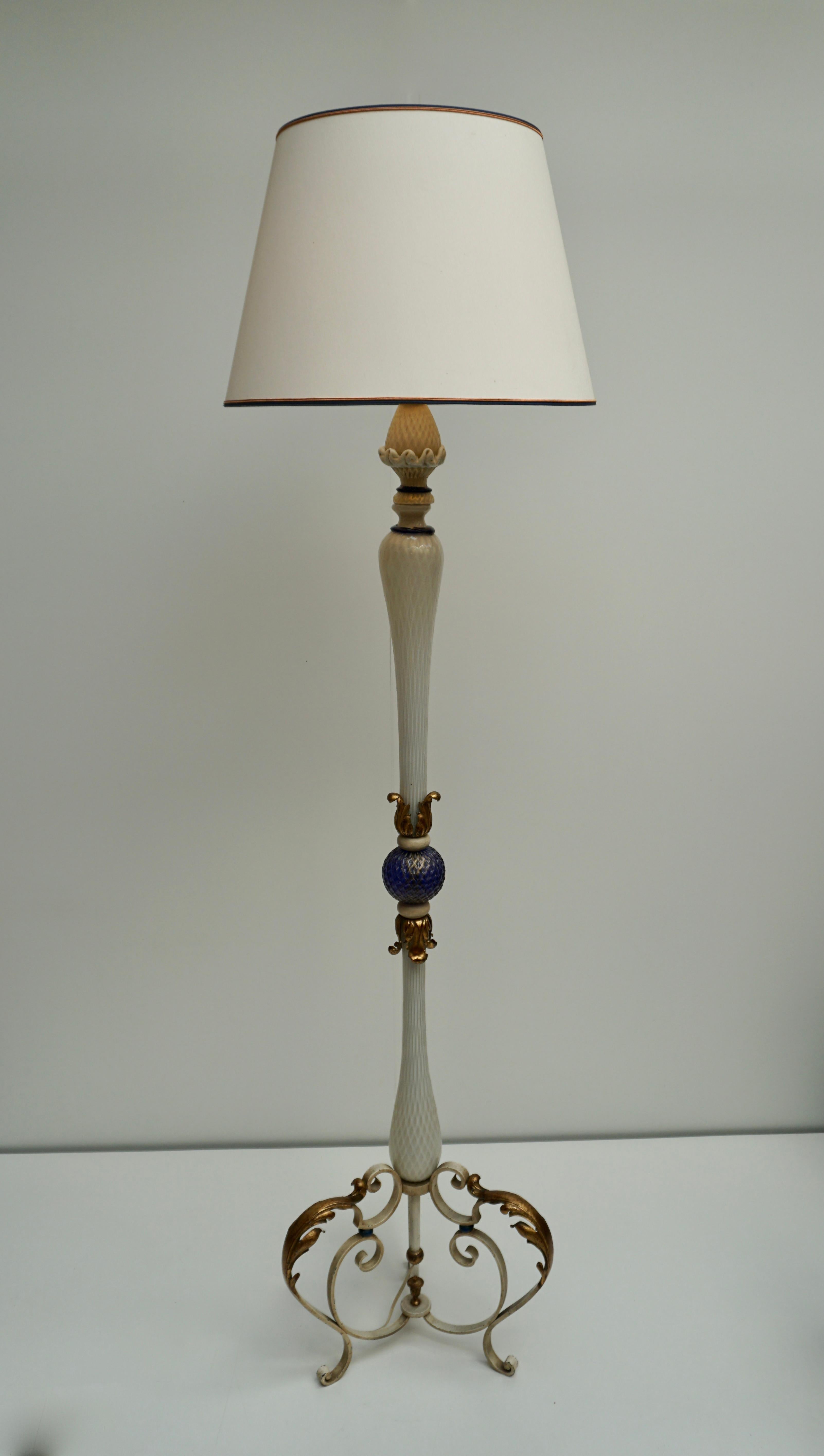 Hollywood Regency Important Murano Gold Inclusion Glass Floor Lamp Attributed to Seguso circa 1948