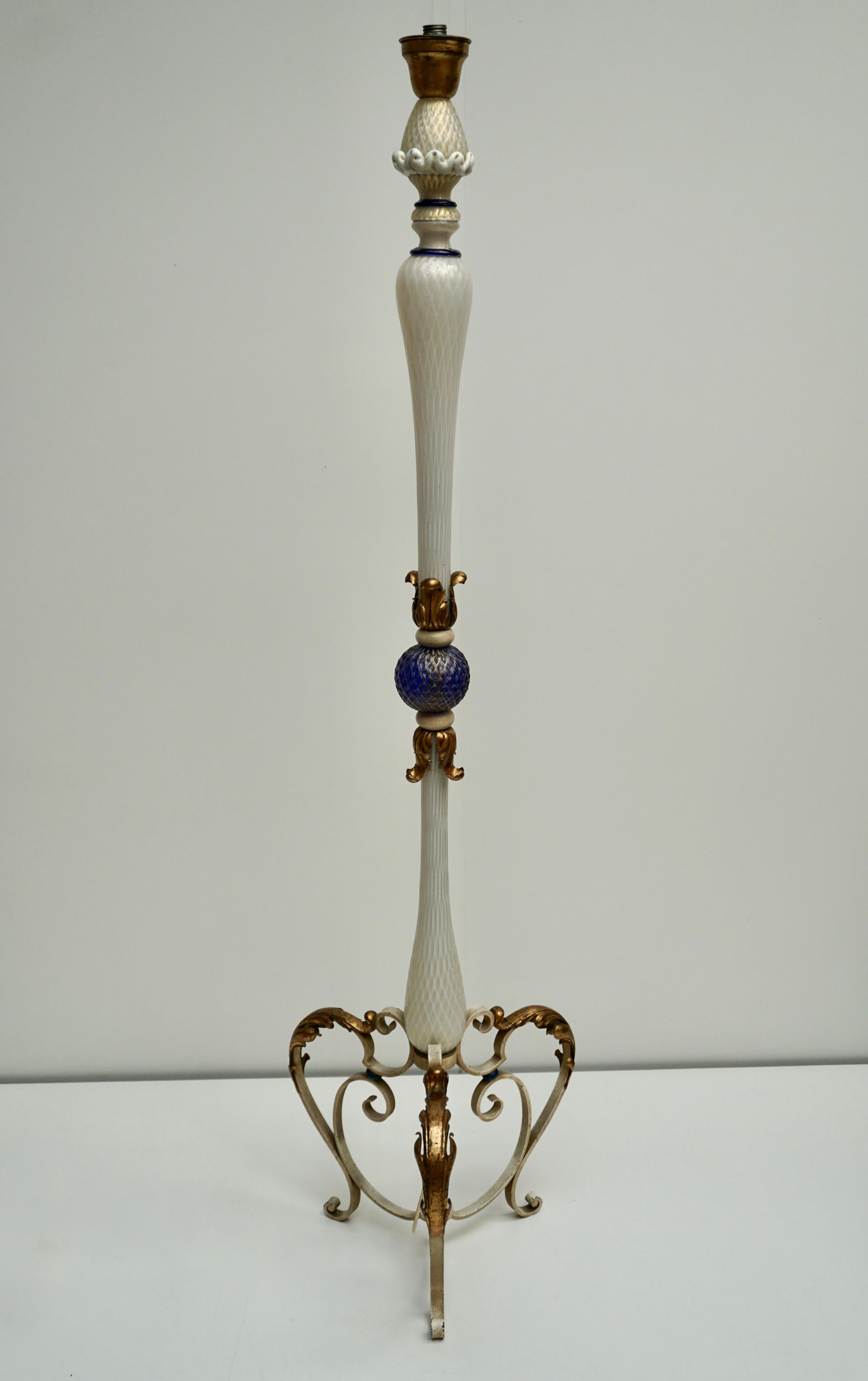 Italian Important Murano Gold Inclusion Glass Floor Lamp Attributed to Seguso circa 1948