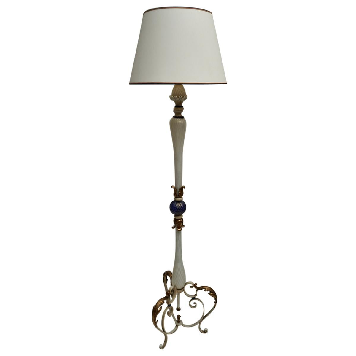 Important Murano Gold Inclusion Glass Floor Lamp Attributed to Seguso circa 1948
