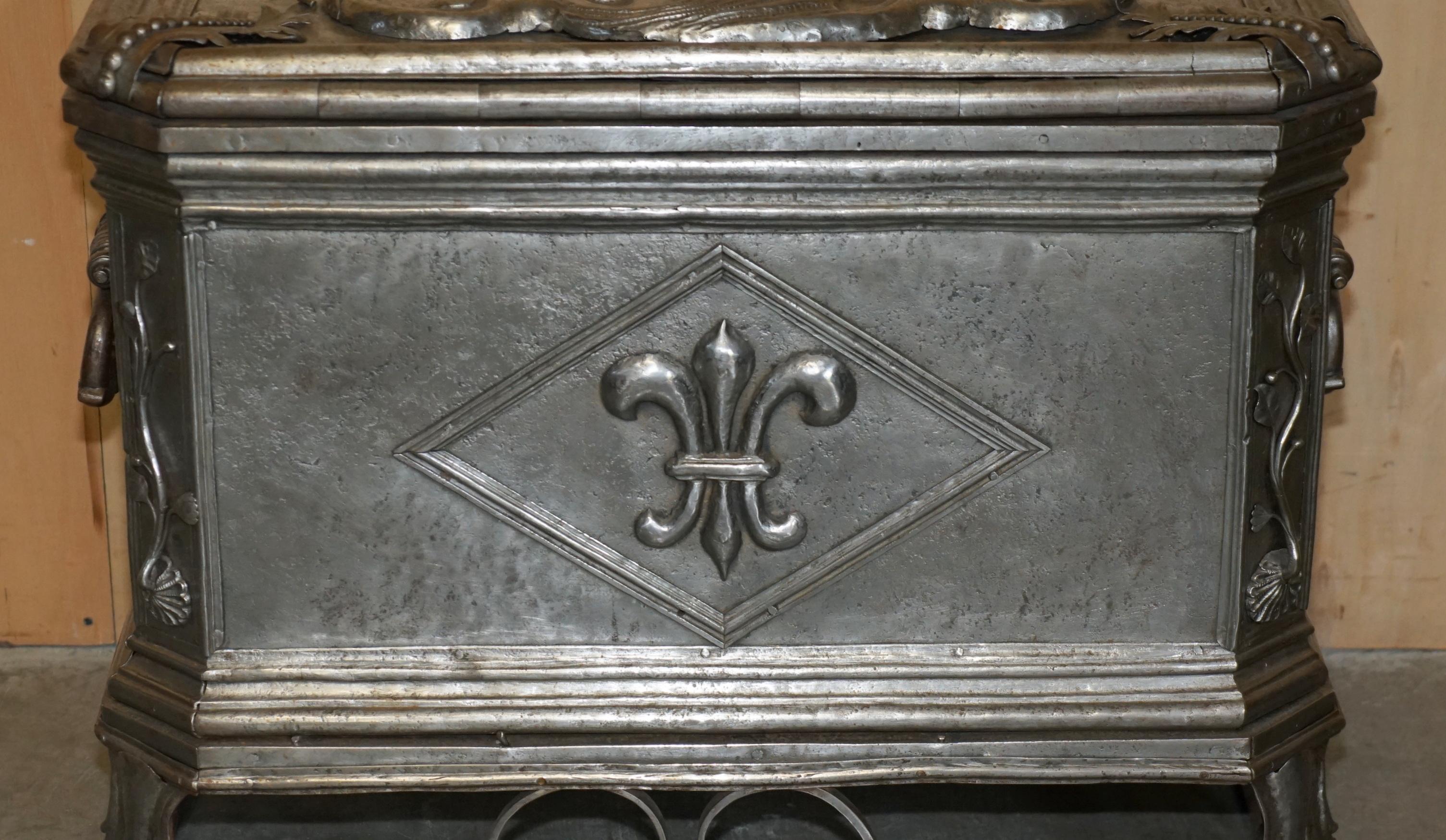 IMPORTANT MUSEUM QUALITY ANTIQUE 1680 TO 1720 GERMAN SiLVER SAFE STRONGBOX For Sale 3