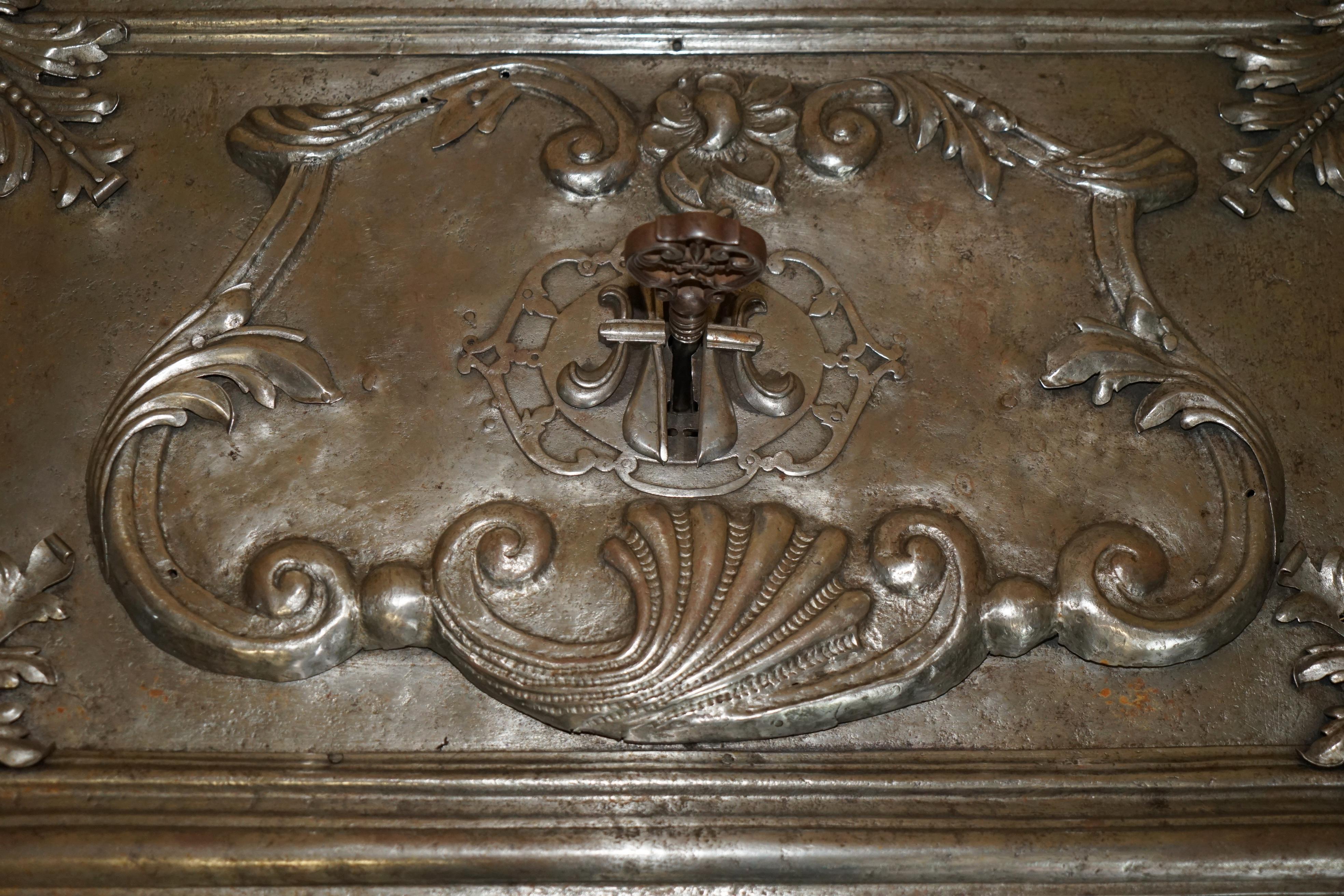IMPORTANT MUSEUM QUALITY ANTIQUE 1680 TO 1720 GERMAN SiLVER SAFE STRONGBOX For Sale 5