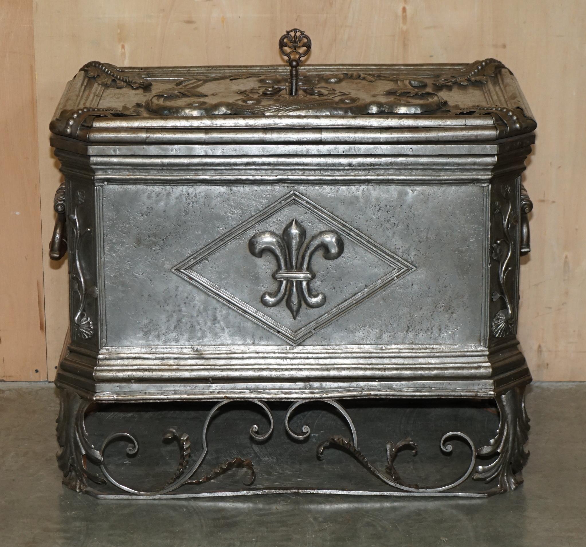 IMPORTANT MUSEUM QUALITY ANTIQUE 1680 TO 1720 GERMAN SiLVER SAFE STRONGBOX For Sale 2
