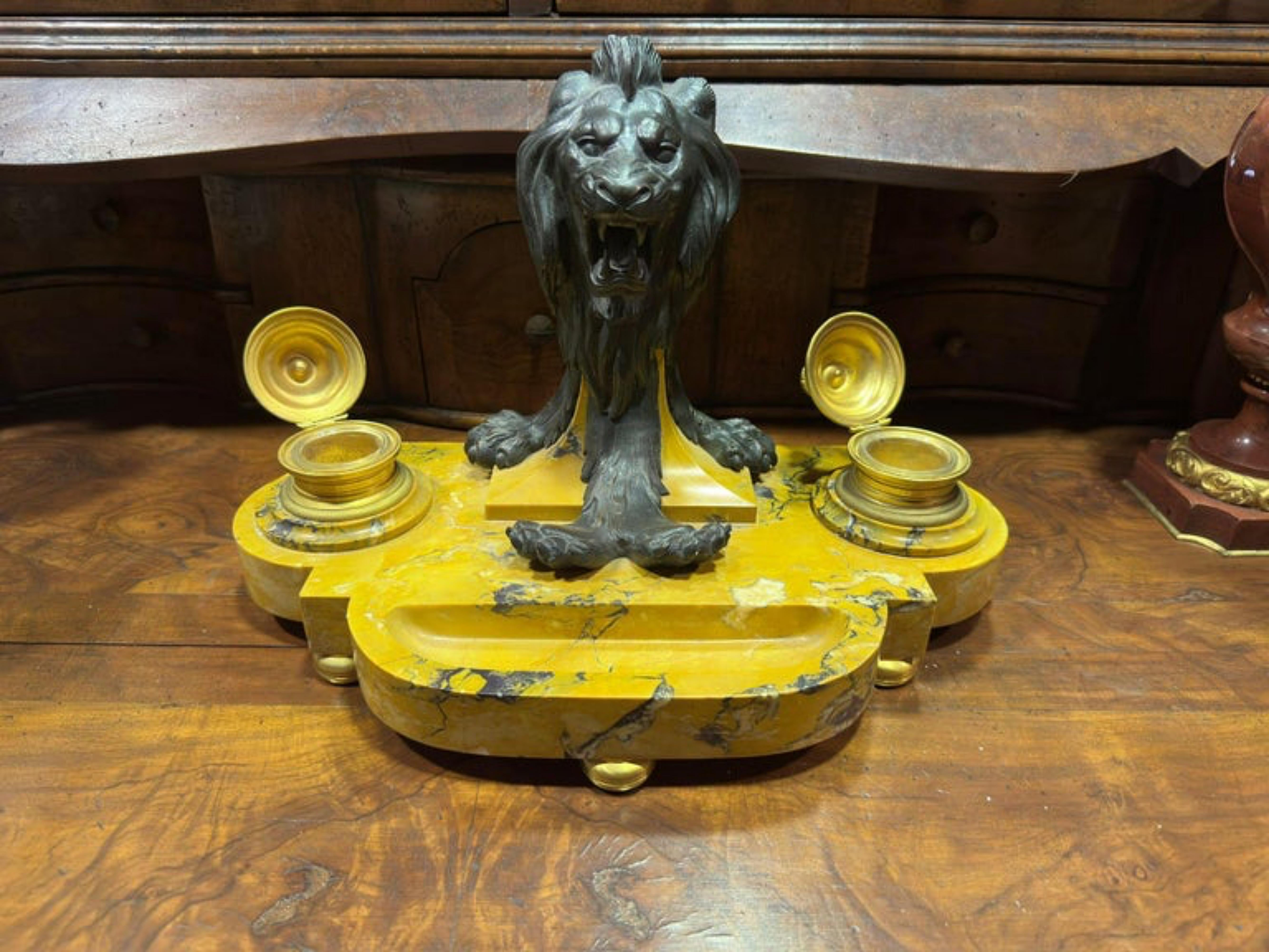 Importante tintero de león de Napoleón III, siglo XIX en venta 1