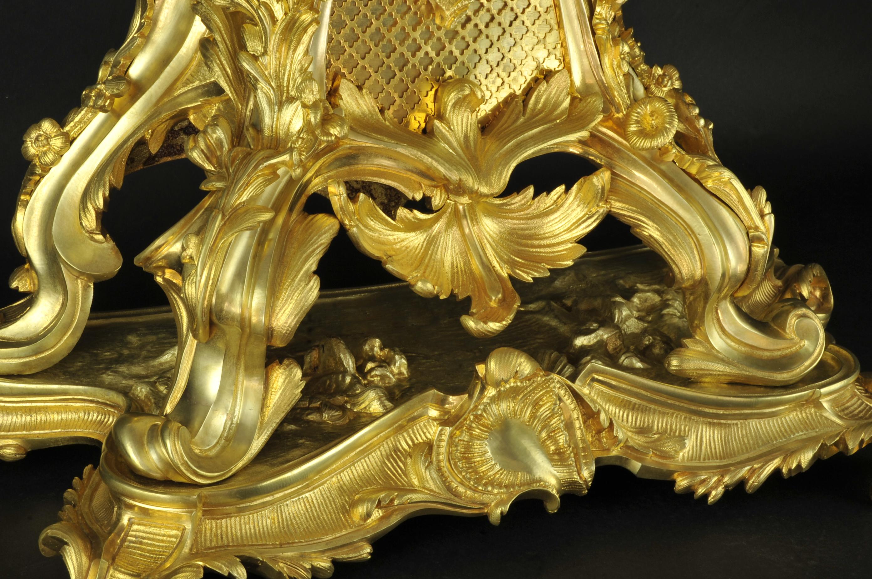 Doré Importante cheminée Napoléon III en bronze doré de style Louis XV Rocaille en vente