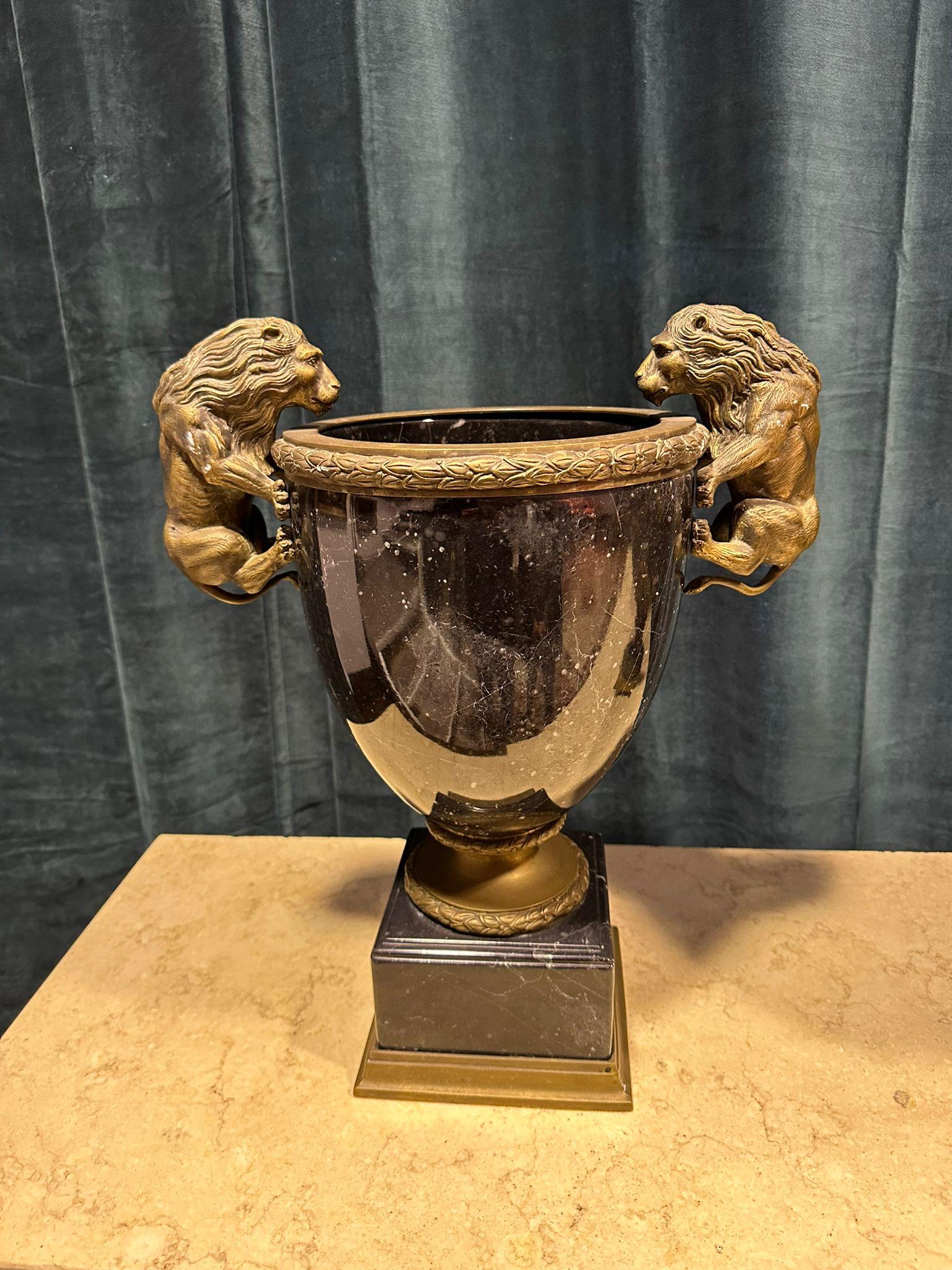 Important vase Napoléon III, 19e siècle en vente 3