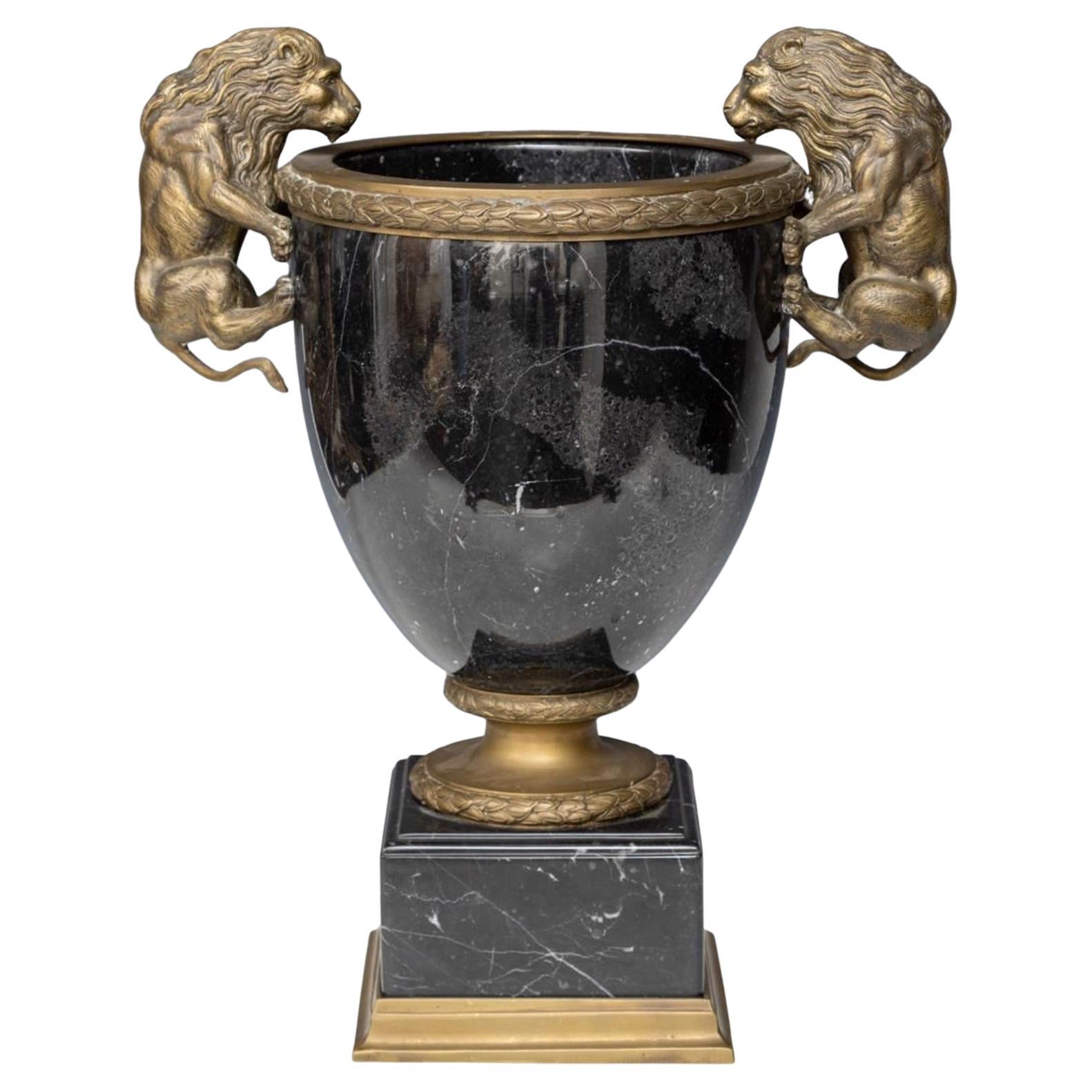 Important vase Napoléon III, 19e siècle en vente