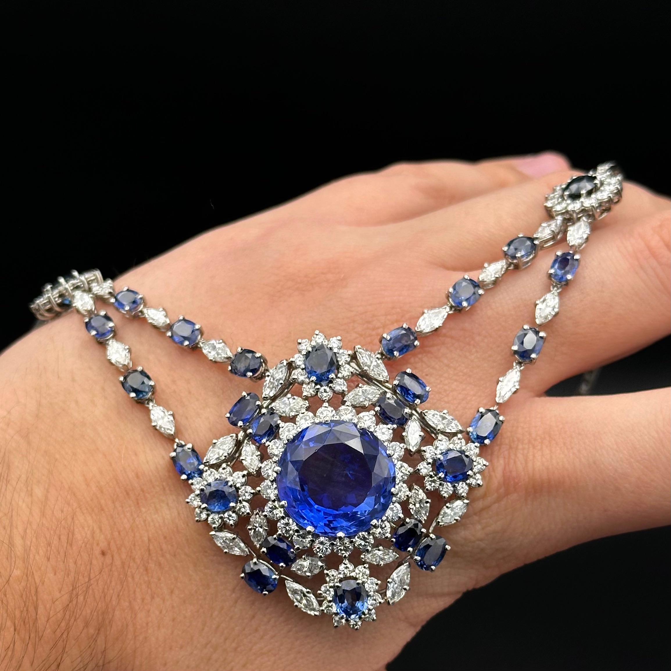 Important Natural 23 Carat Ceylon Sapphire Diamond Necklace 1950s Provenance For Sale 2