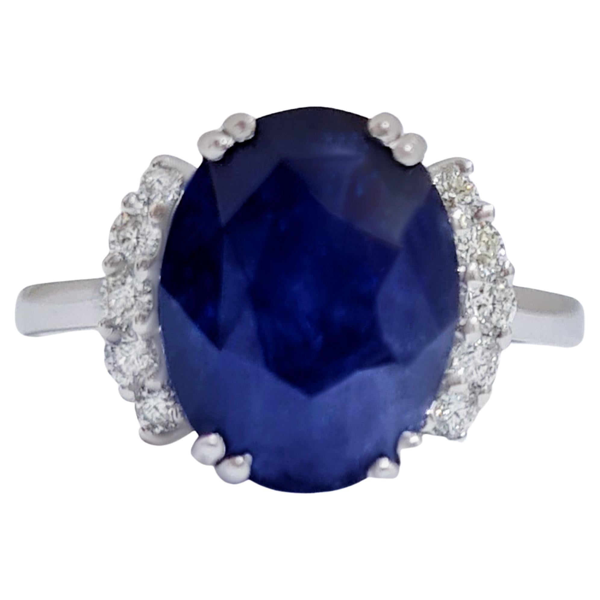 Important Natural Blue Sapphire Ring Set With Diamonds 6.74 Carats 18K Gold For Sale