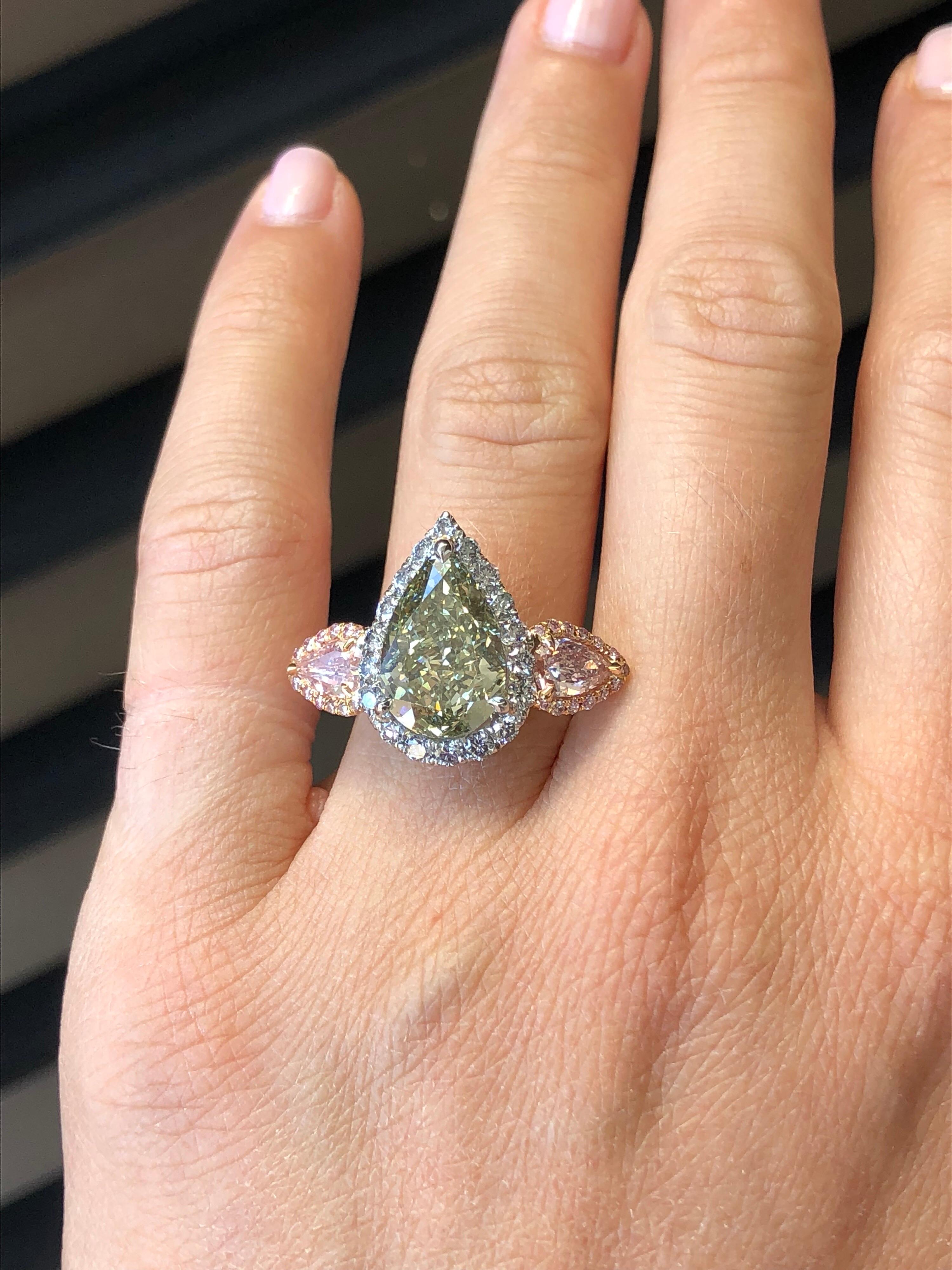 Grüner Diamantring in Birnenform mit 5,16 Karat, GIA-zertifiziert im Zustand „Neu“ im Angebot in Beverly Hills, CA