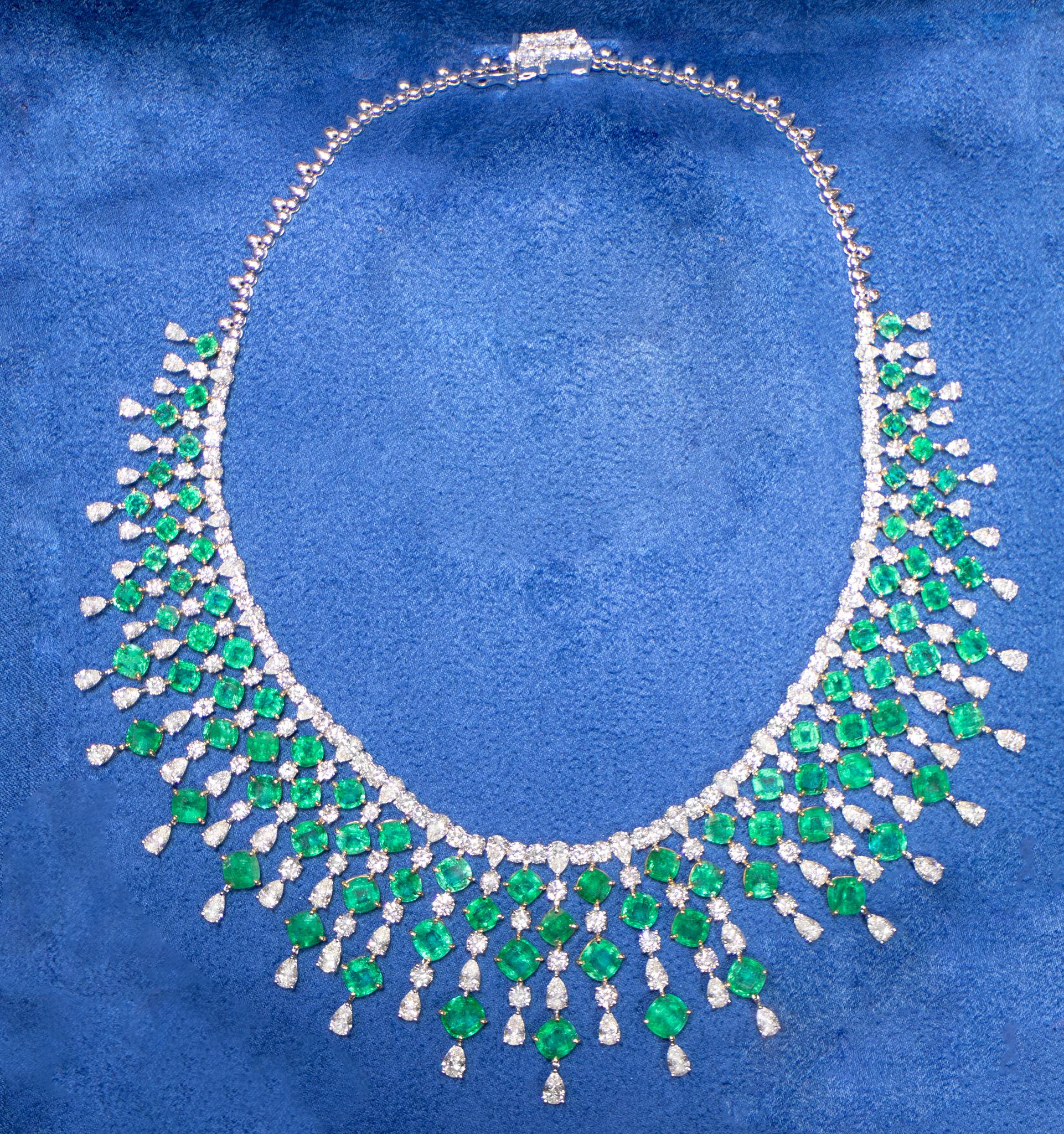 Art Deco Important Necklace Emeralds and Diamonds 120 Carats 18K Gold For Sale