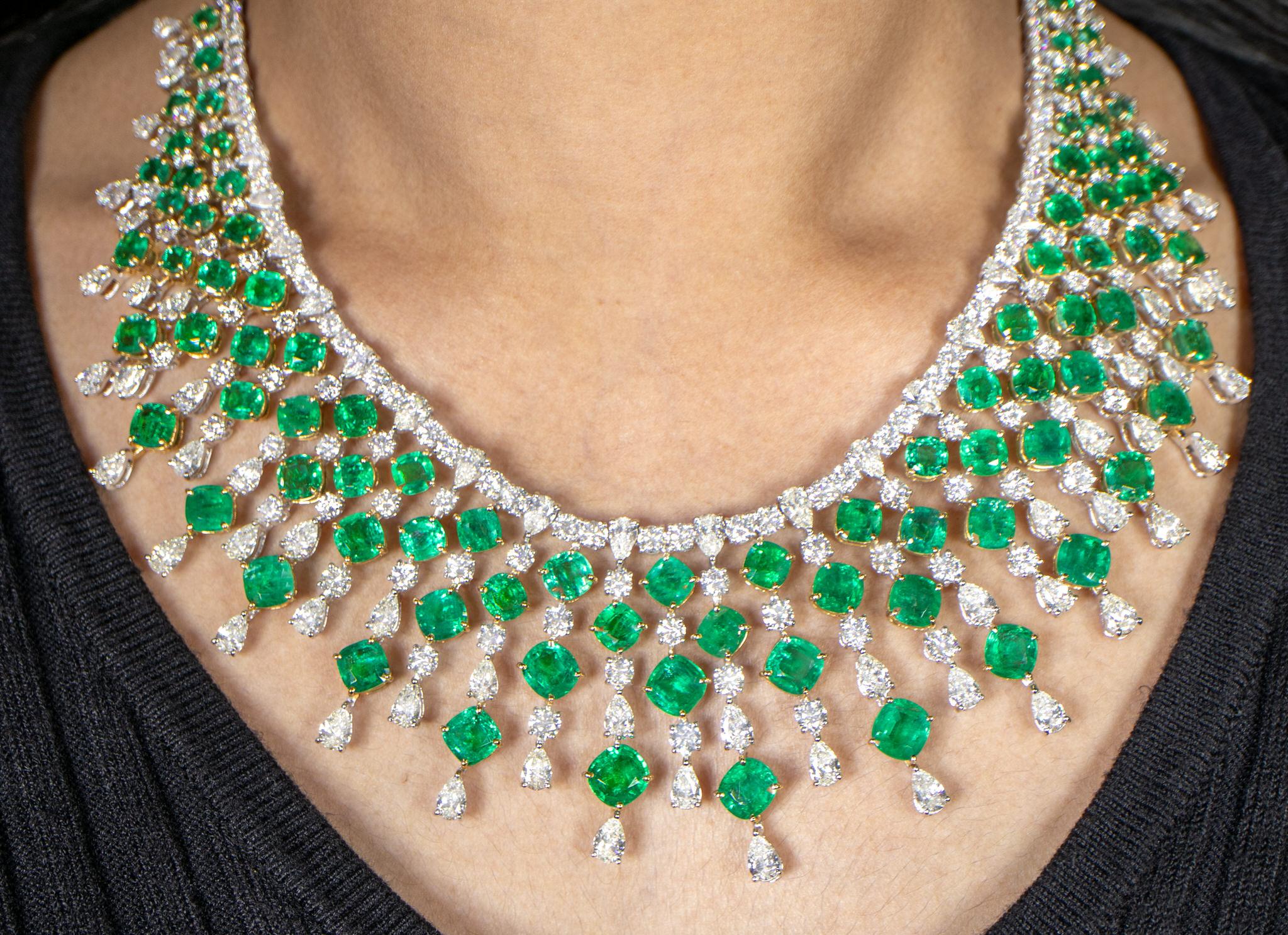Mixed Cut Important Necklace Emeralds and Diamonds 120 Carats 18K Gold For Sale
