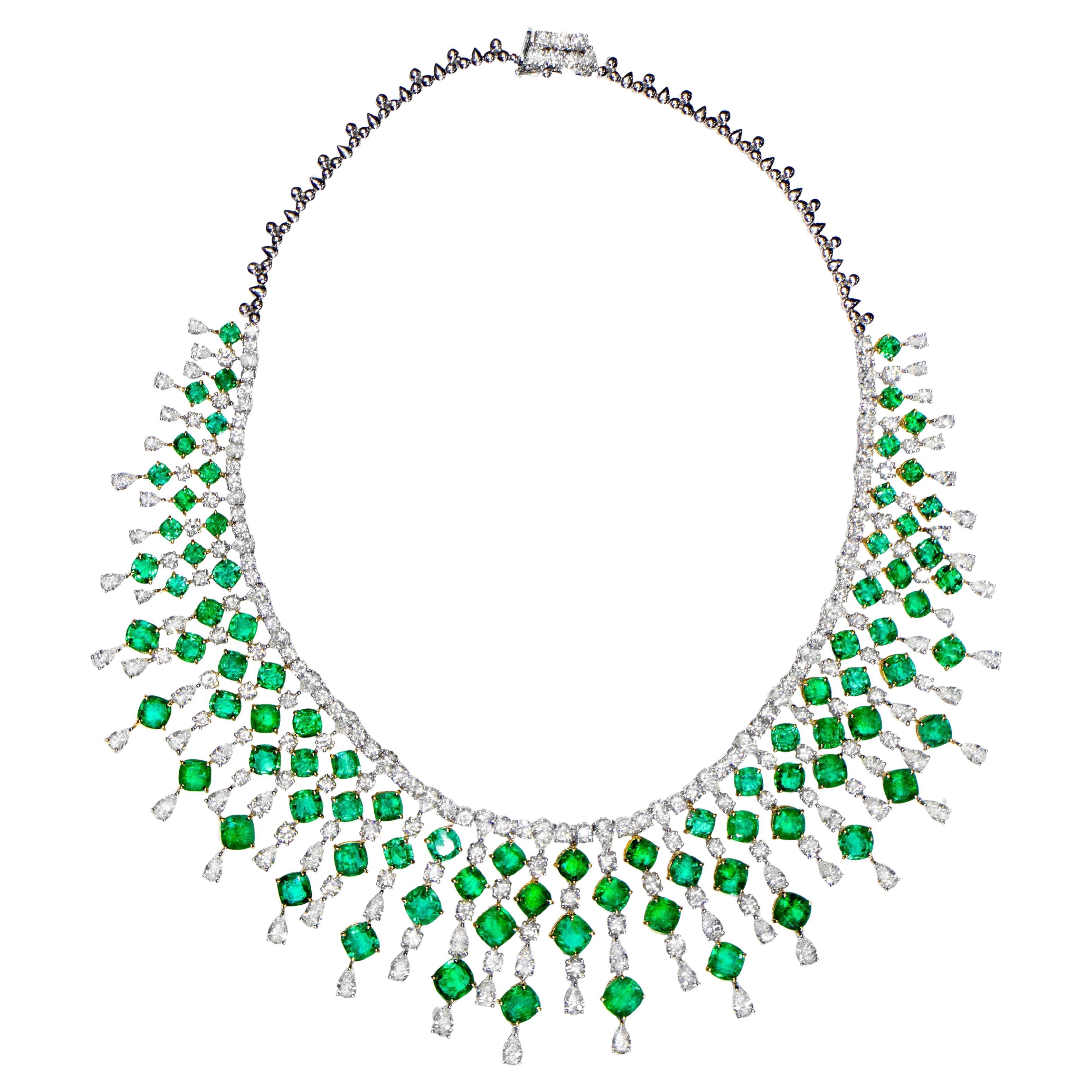 Important Necklace Emeralds and Diamonds 120 Carats 18K Gold For Sale