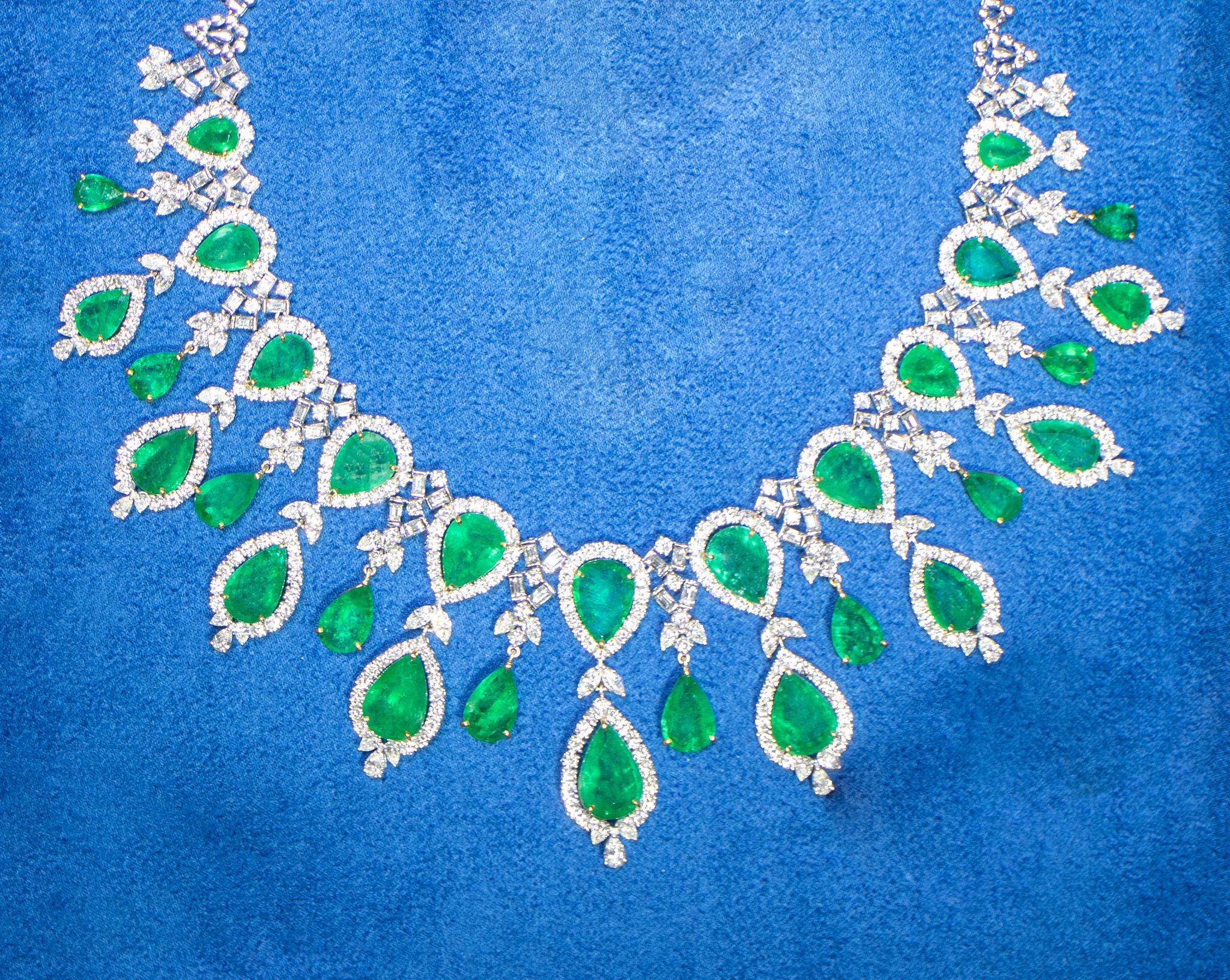 Wichtige Halskette mit Smaragden und Diamanten 123 Karat 18K Gold im Zustand „Hervorragend“ im Angebot in Aliso Viejo, CA