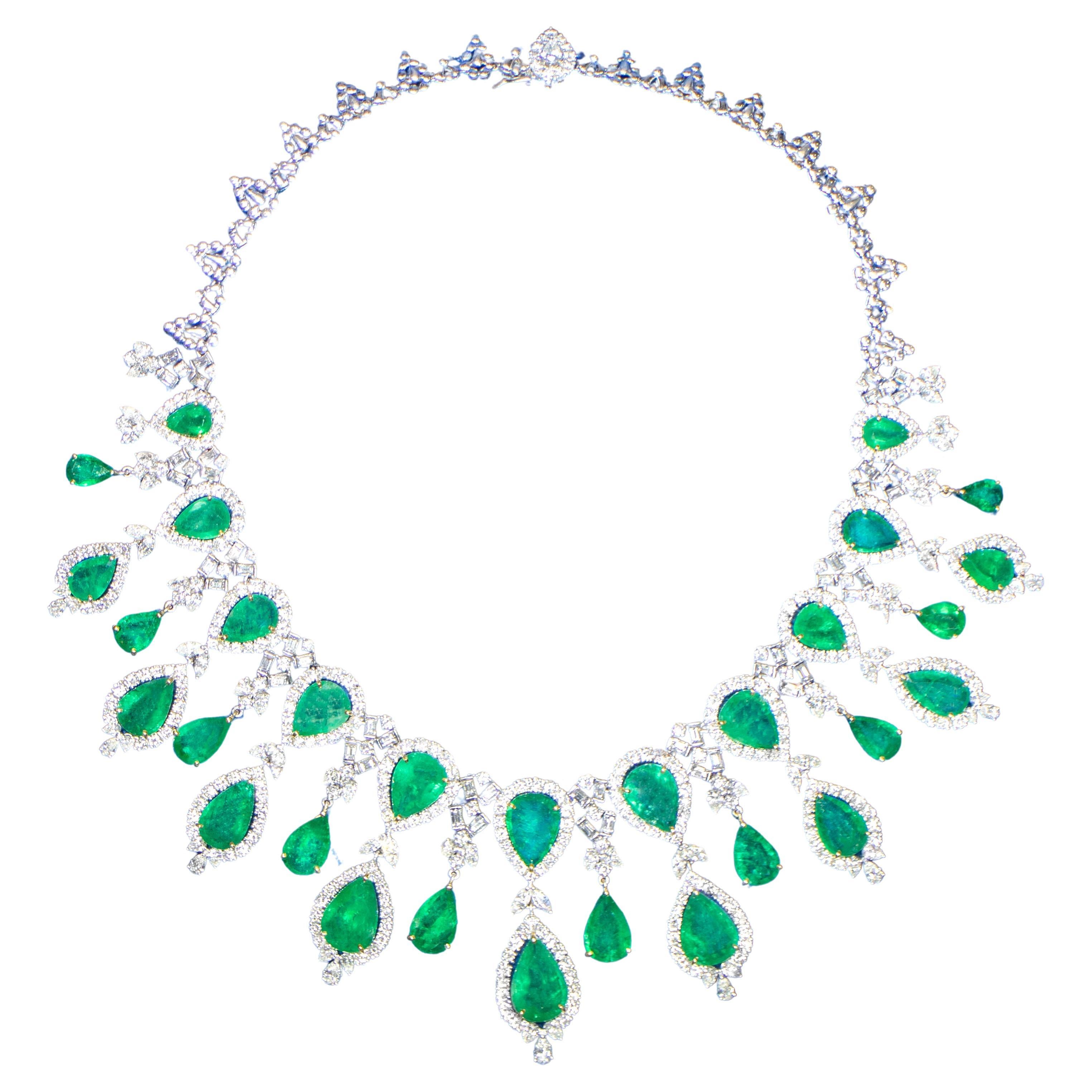Wichtige Halskette mit Smaragden und Diamanten 123 Karat 18K Gold