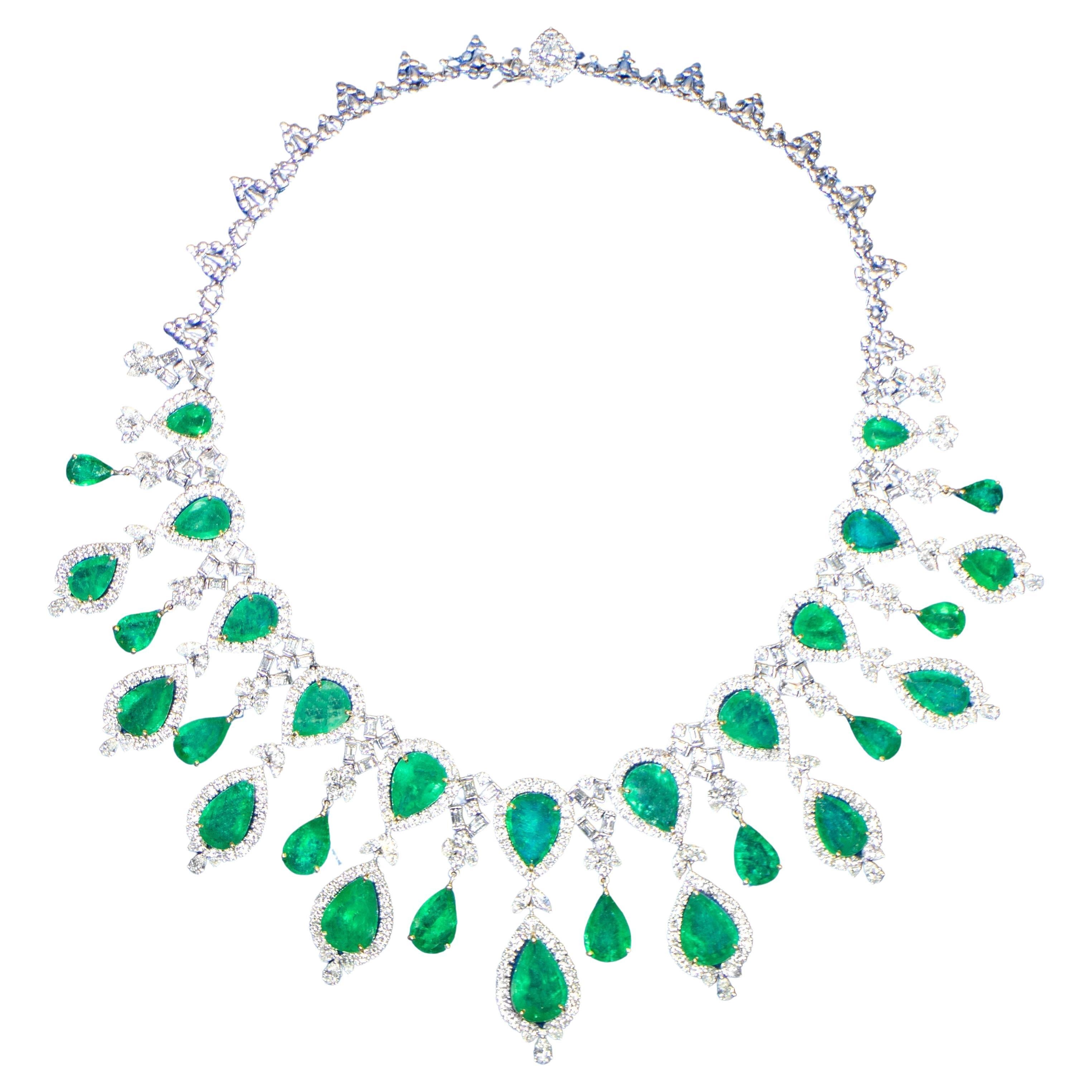 Wichtige Halskette mit Smaragden und Diamanten 123 Karat 18K Gold