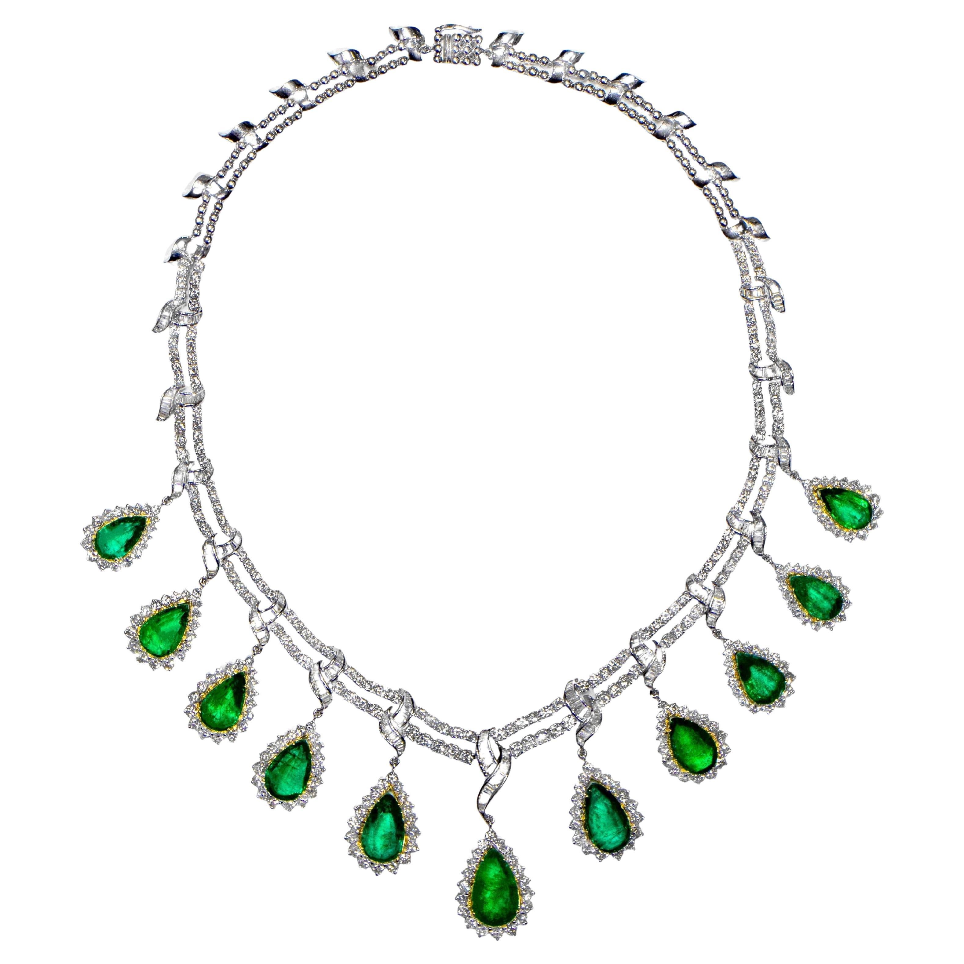 Important Necklace Emeralds and Diamonds 69 Carats 18K Gold For Sale