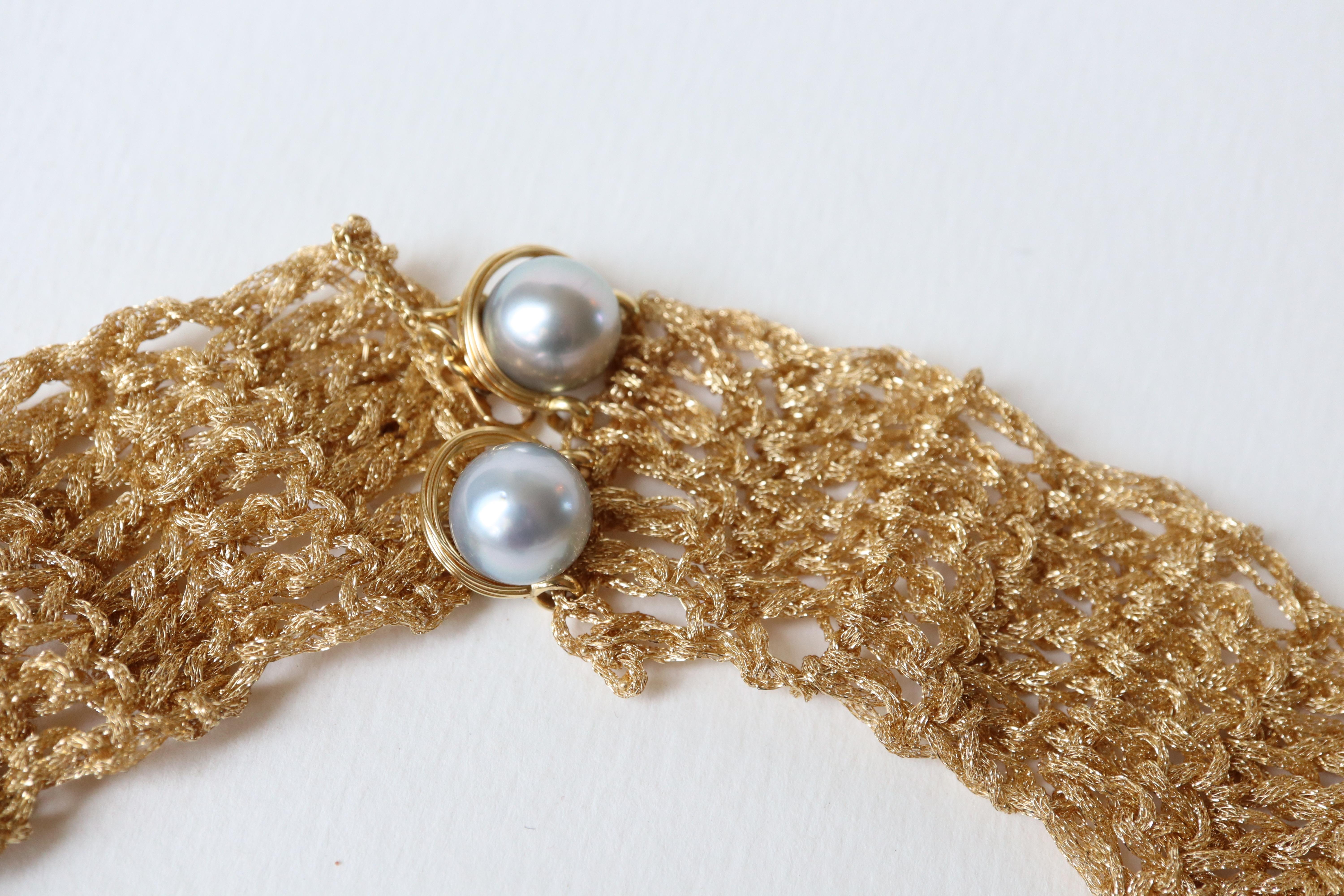 Important Necklace in 18 Karat Gold Knitted Gold Thread adorned with Pearls In Good Condition For Sale In Paris, FR