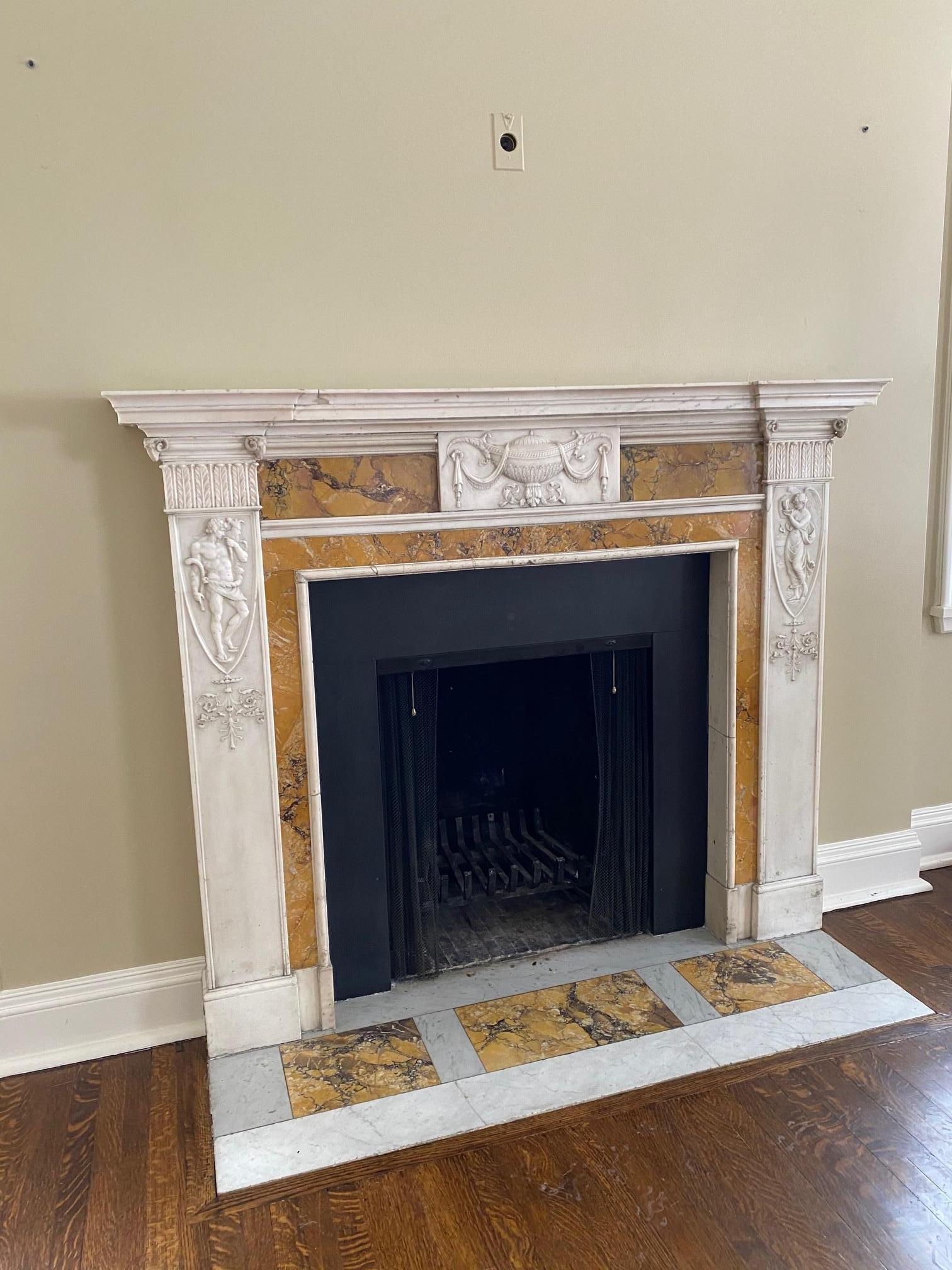 Important Neo-Classical Georgian Period White Statuary and Siena Marble Mantel In Good Condition For Sale In Montreal, QC