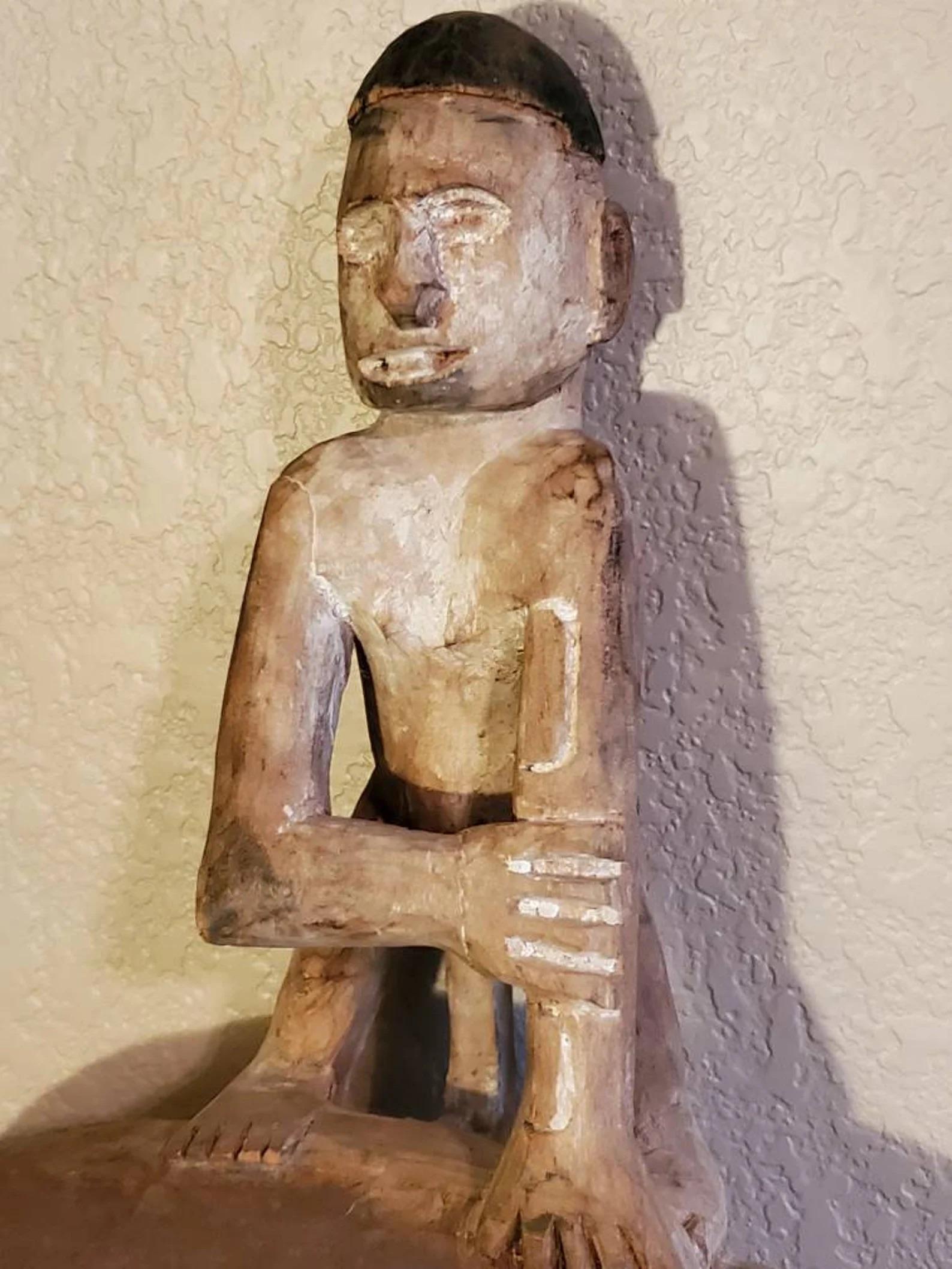 Sculpté à la main Important plat de service en sago tribal Asmat sculpté océanique après le bouclier de la guerre en vente