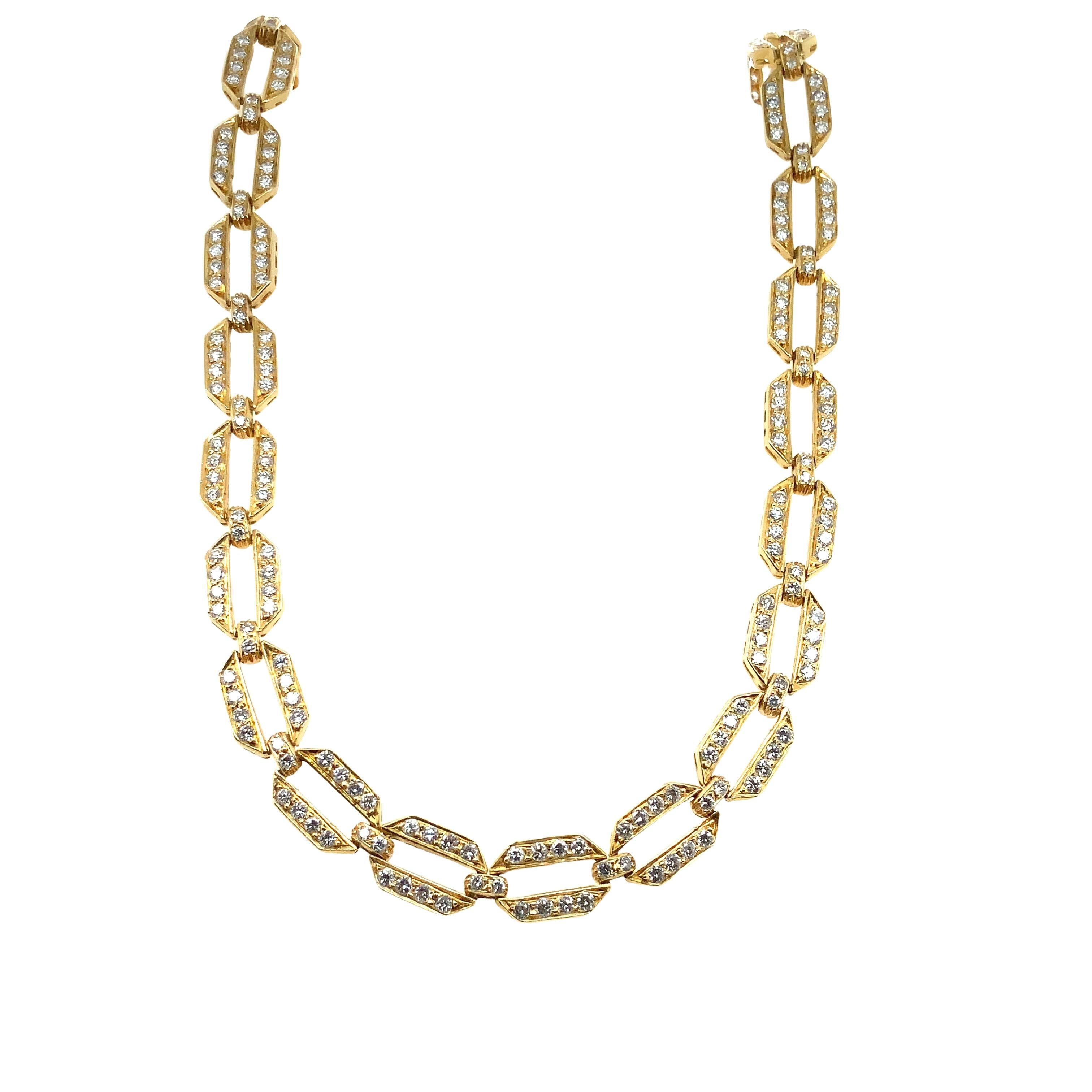 Important One of a Kind Vintage Diamond Link Necklace set in 18k Yellow Gold For Sale 1