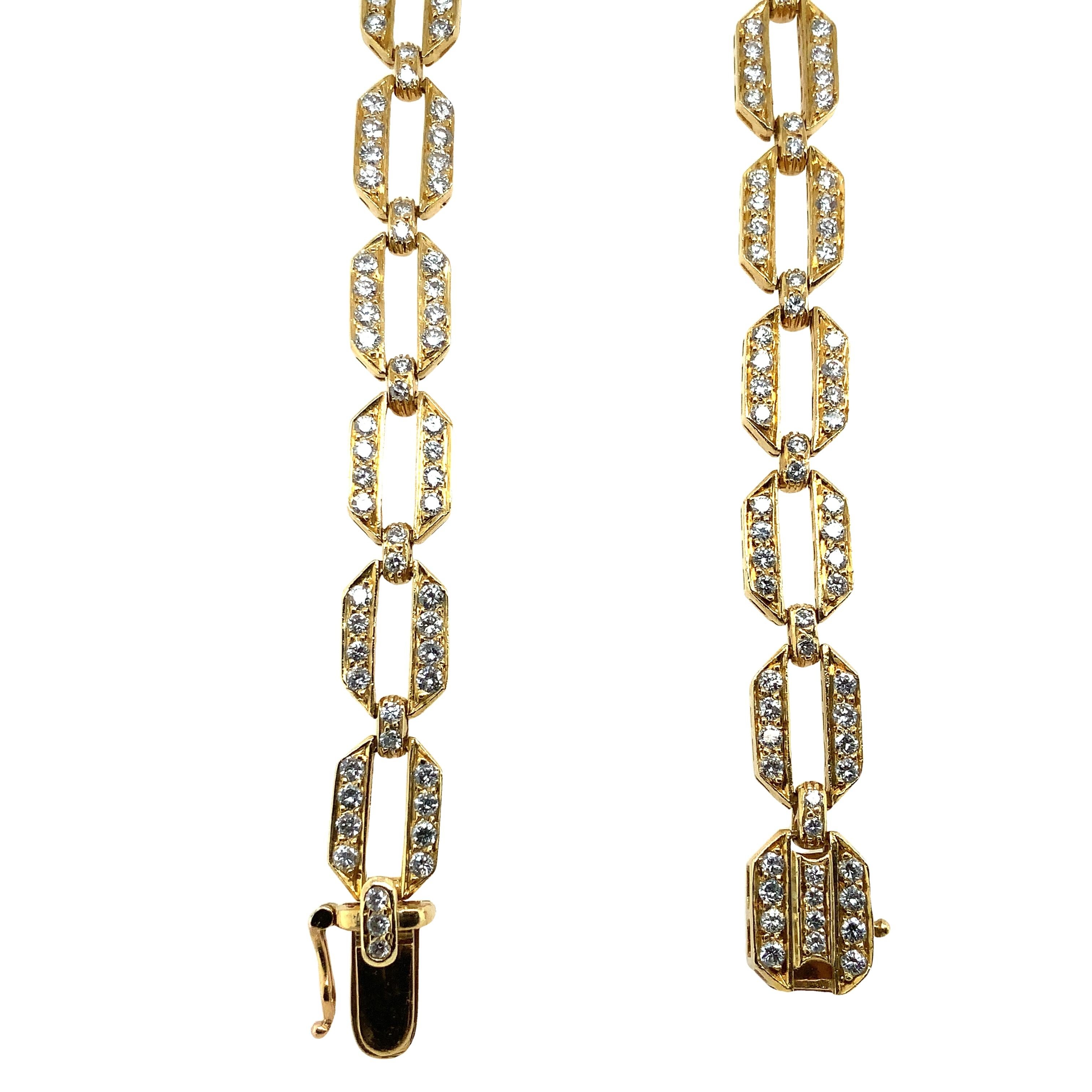 Important One of a Kind Vintage Diamond Link Necklace set in 18k Yellow Gold For Sale 2