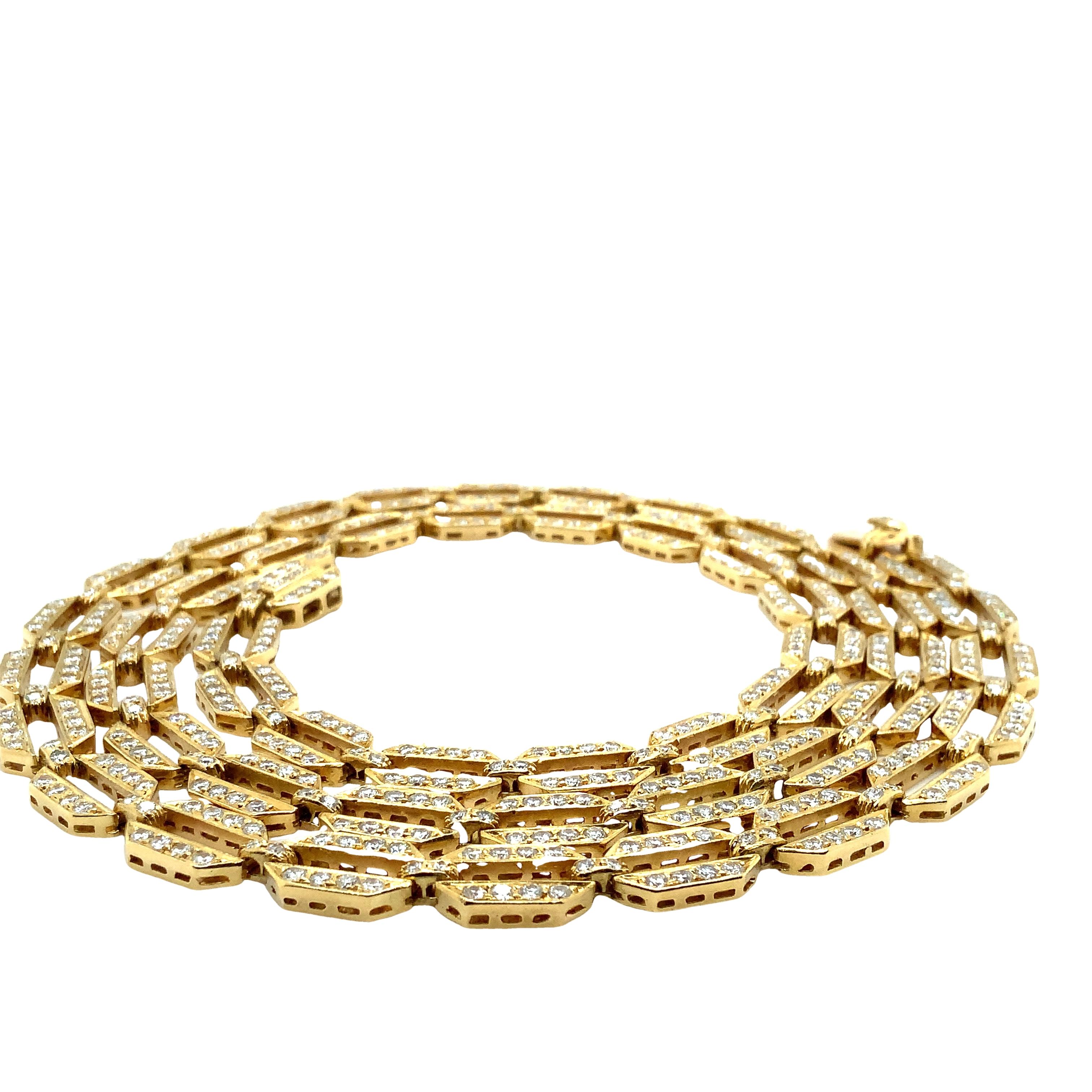 Important One of a Kind Vintage Diamond Link Necklace set in 18k Yellow Gold For Sale 3