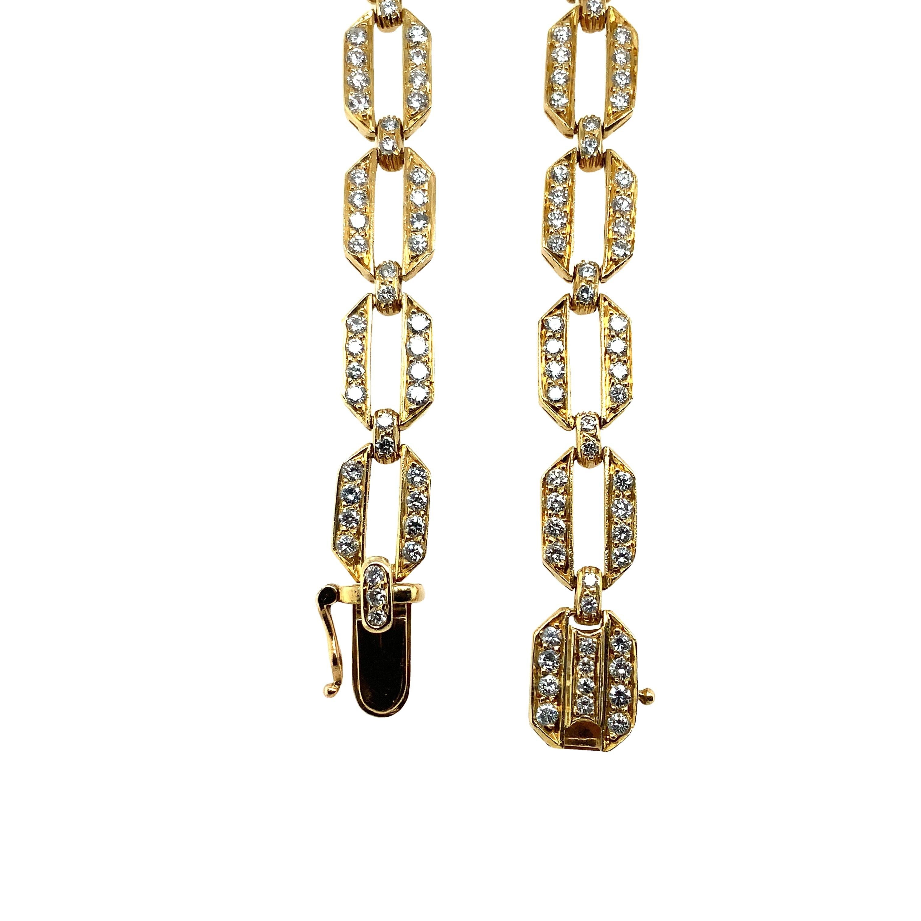 Important One of a Kind Vintage Diamond Link Necklace set in 18k Yellow Gold For Sale 4