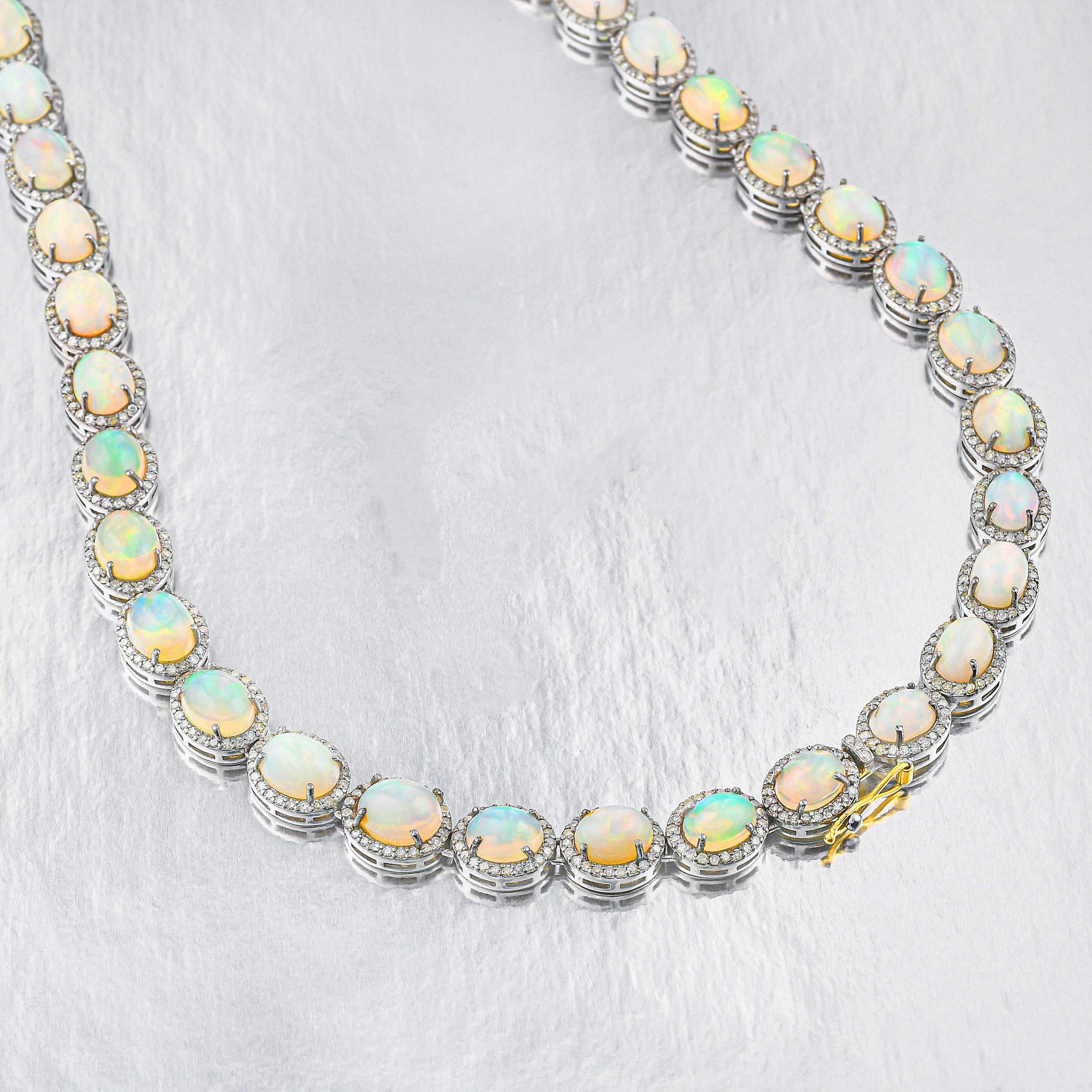 Taille cabochon Important collier d'opales serti de 60 carats de diamants de 19,5 pouces au total en vente