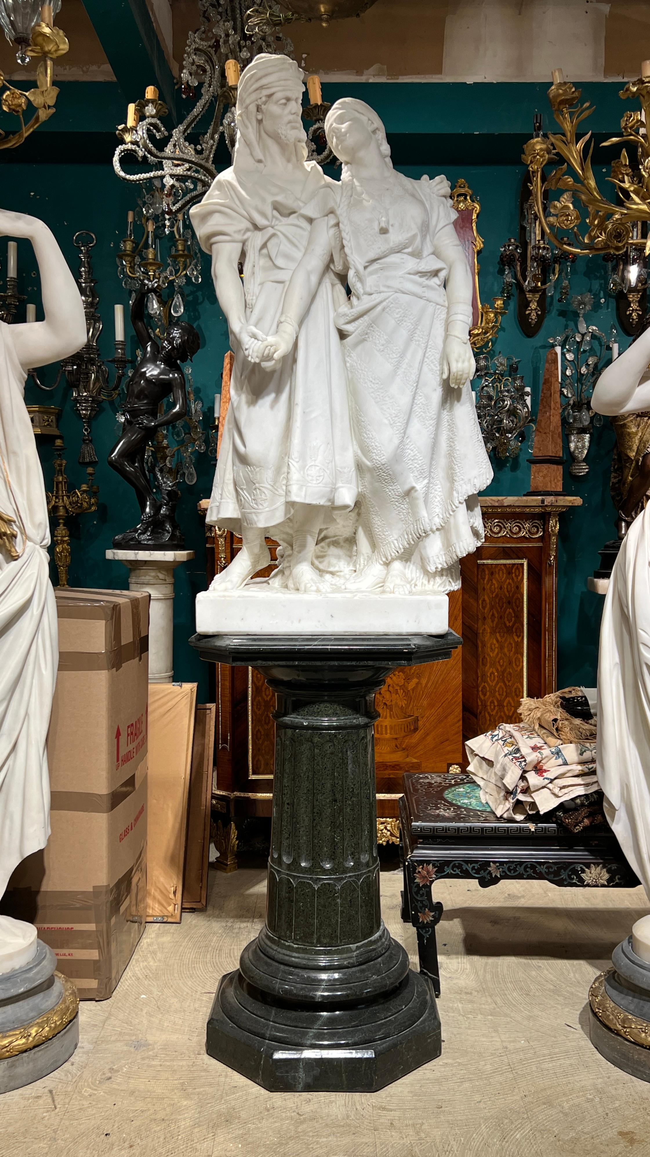 Wichtige italienische orientalische weiße Marmorstatue zweier Liebhaber aus dem 19. Jahrhundert im Zustand „Gut“ im Angebot in New York, NY