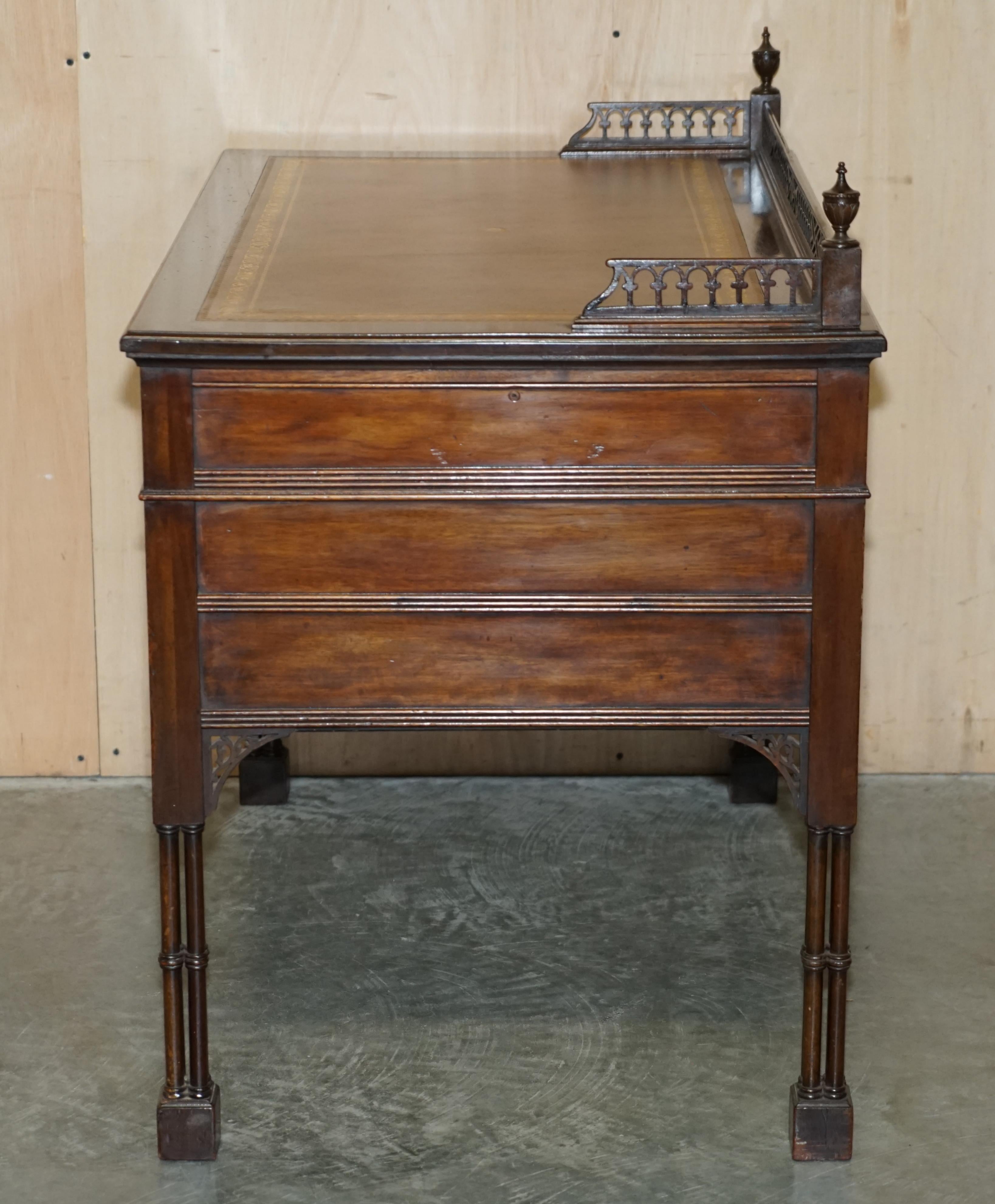 Wichtiger originaler Edward & Roberts restaurierter chinesischer Thomas Chippendale-Schreibtisch im Angebot 10