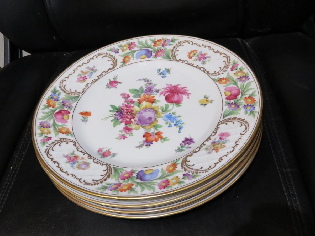 The Following Item that we are offering is A Beautiful Important Set of 4 Large Lovely Porcelain Bavaria Schumann Plates. Remarkably done with Exquisite Floral Detail and Marked on Bottom.
Measurements: 11