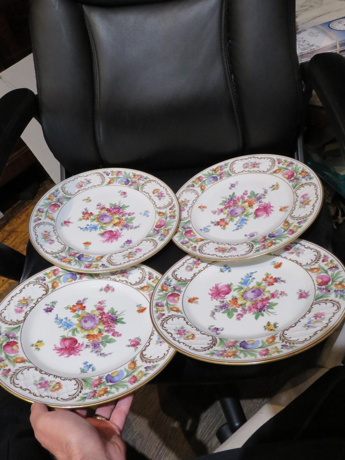 Austrian Important Original Set of 4 Beautiful Porcelain Bavaria Schumann Dinner Plates For Sale