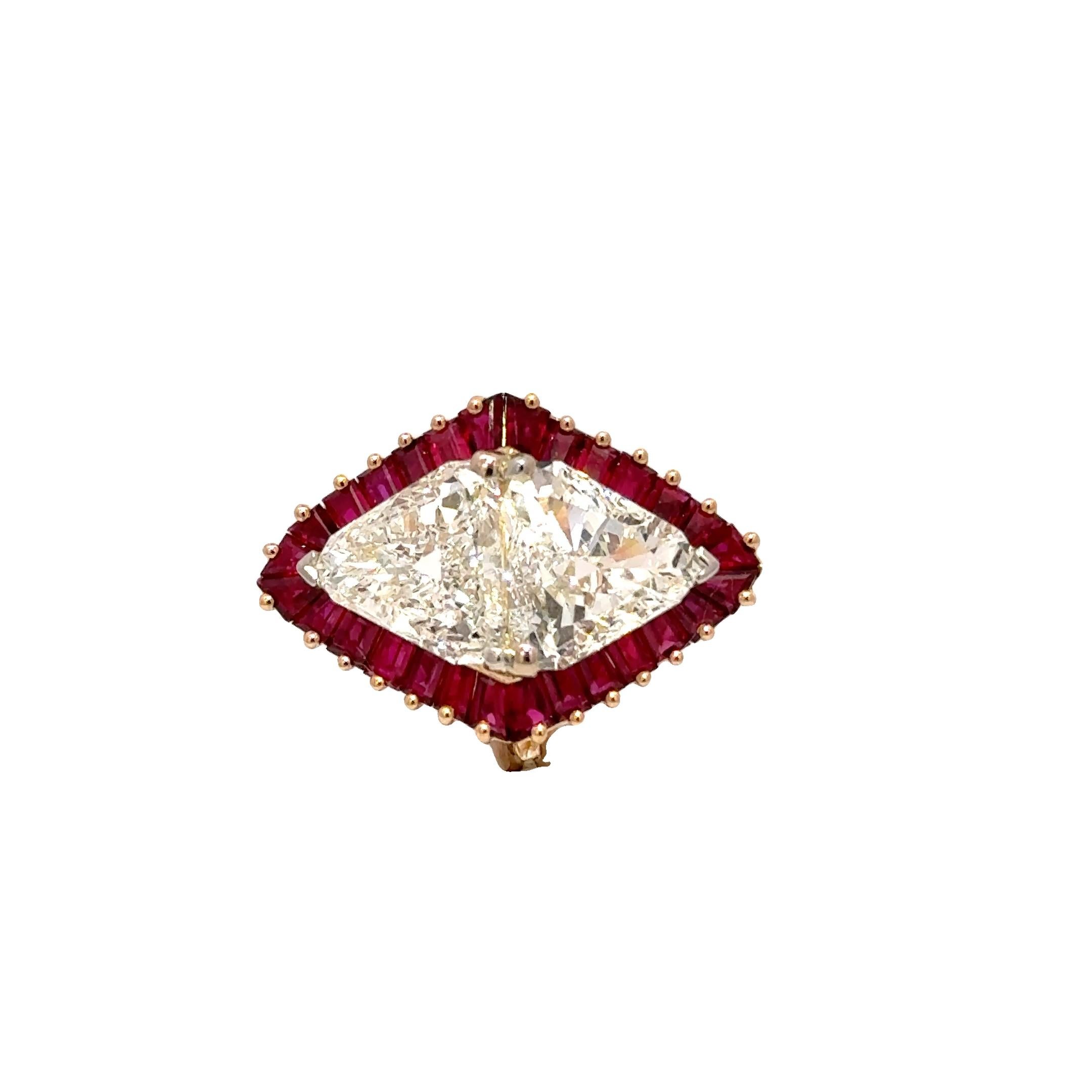 Important Oscar Heyman 2.57 & 2.55 Carat Diamond Ruby 18k Yellow Gold Ring In Excellent Condition For Sale In Beverly Hills, CA