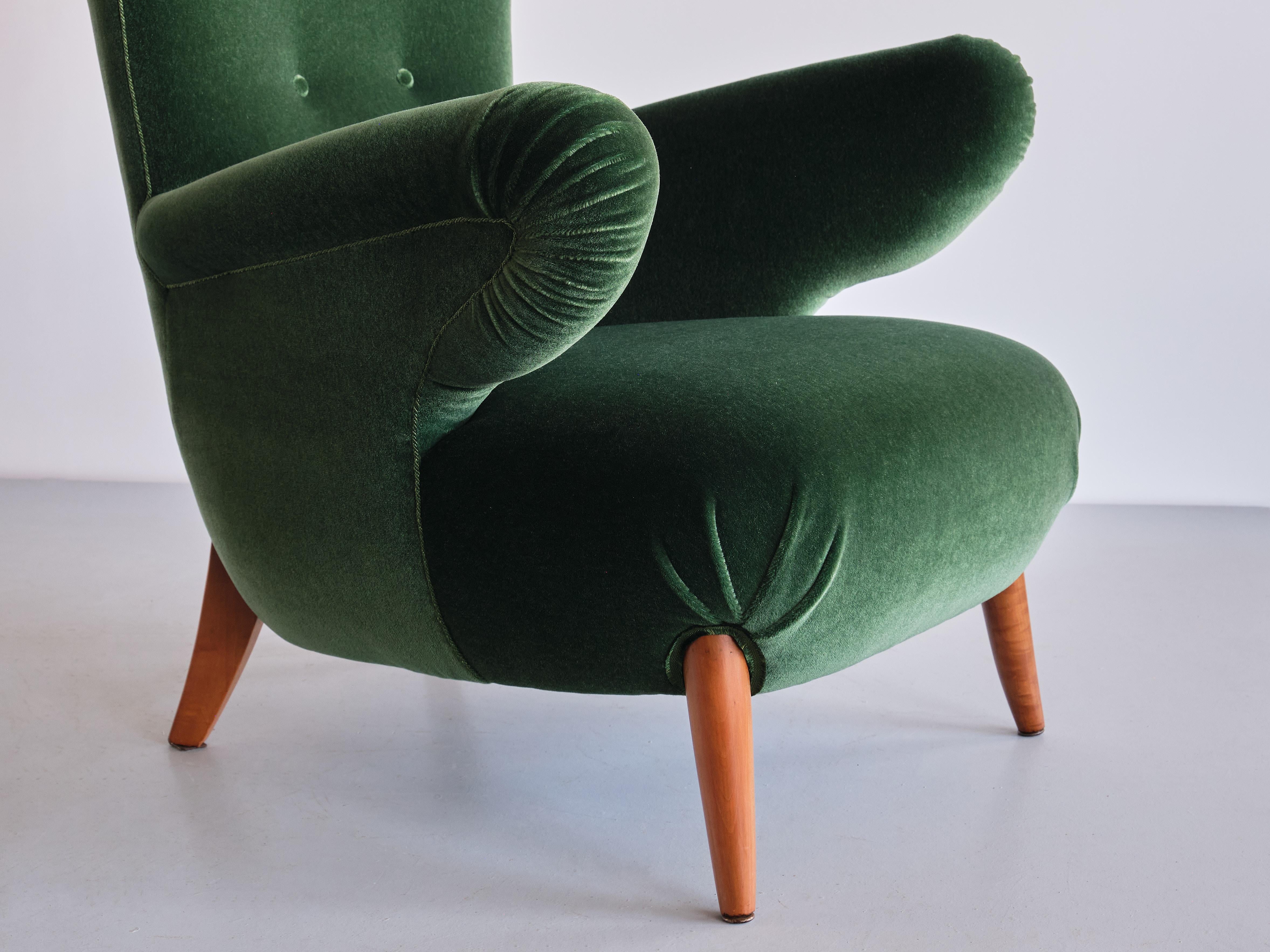 Important Ottorino Aloisio Wingback Chair in Green Mohair, Colli, Italy, 1957 For Sale 2