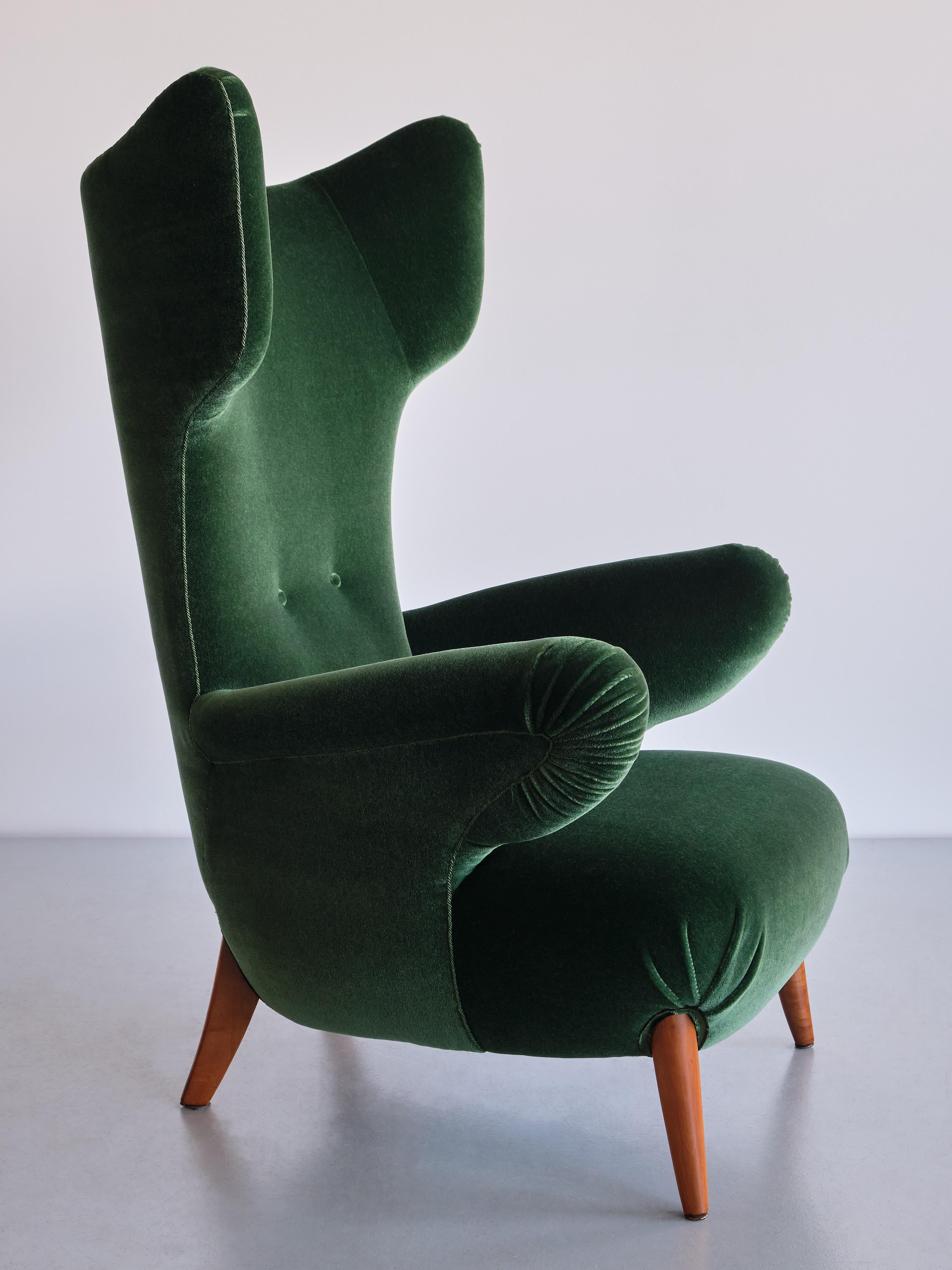 Important Ottorino Aloisio Wingback Chair in Green Mohair, Colli, Italy, 1957 In Good Condition For Sale In The Hague, NL