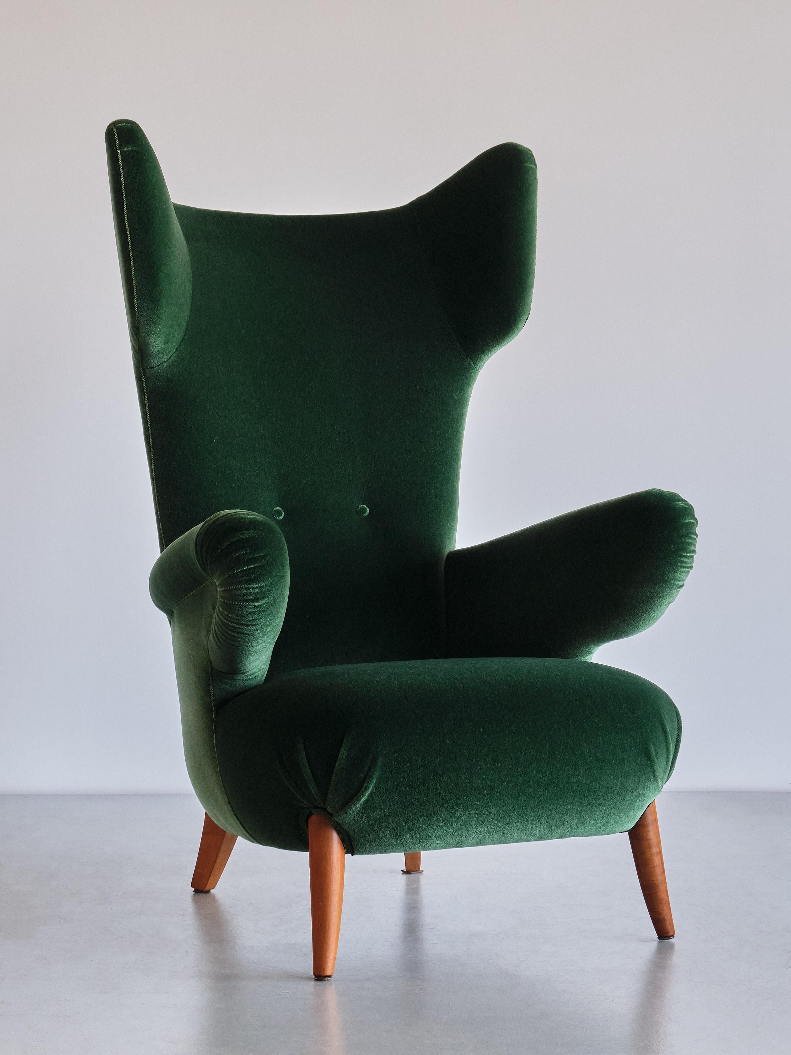 Important Ottorino Aloisio Wingback Chair in Green Mohair, Colli, Italy, 1957 For Sale 5