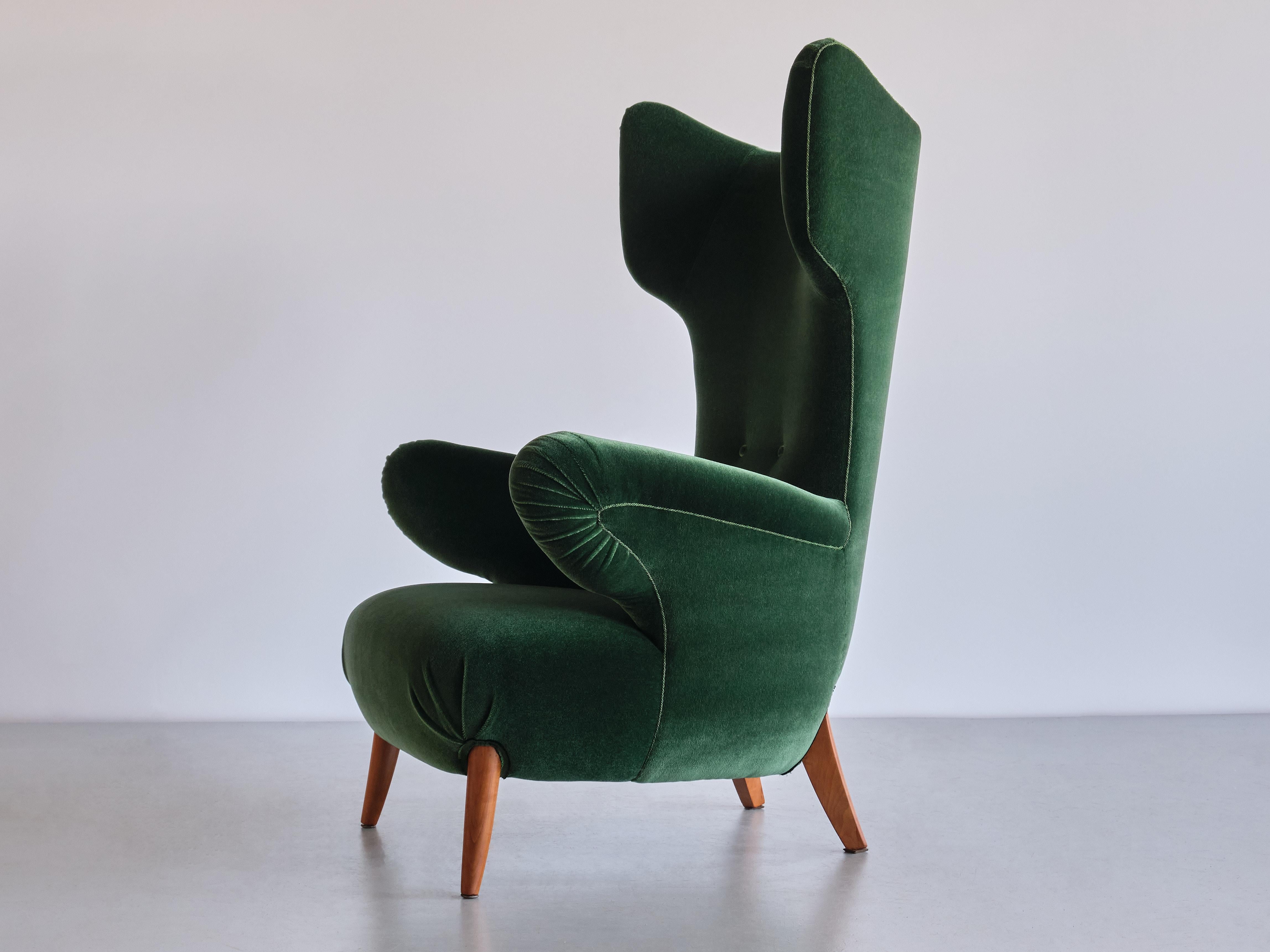 Important Ottorino Aloisio Wingback Chair in Green Mohair, Colli, Italy, 1957 For Sale 3
