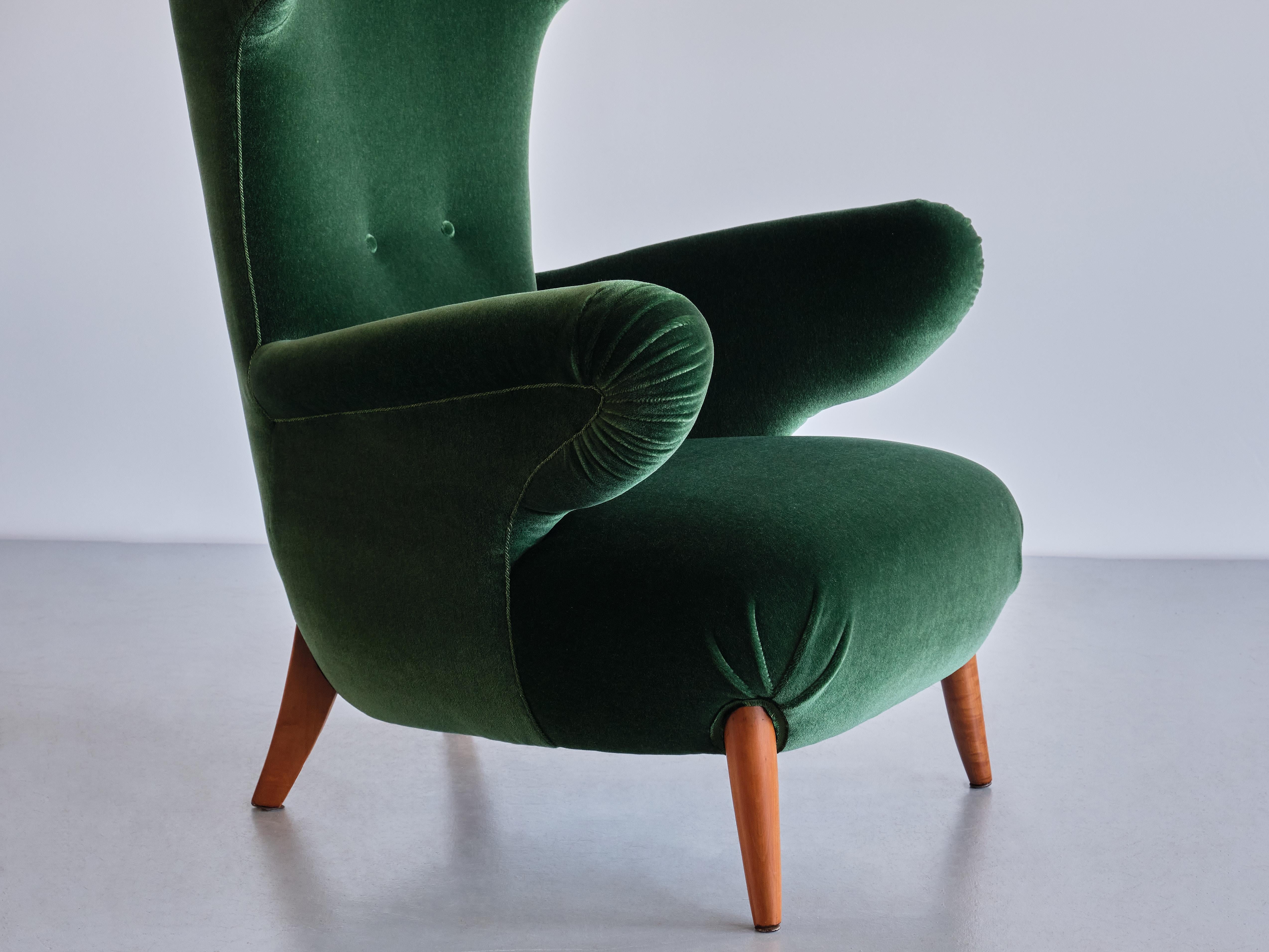 Italian Important Ottorino Aloisio Wingback Chair in Green Mohair, Colli, Italy, 1957 For Sale