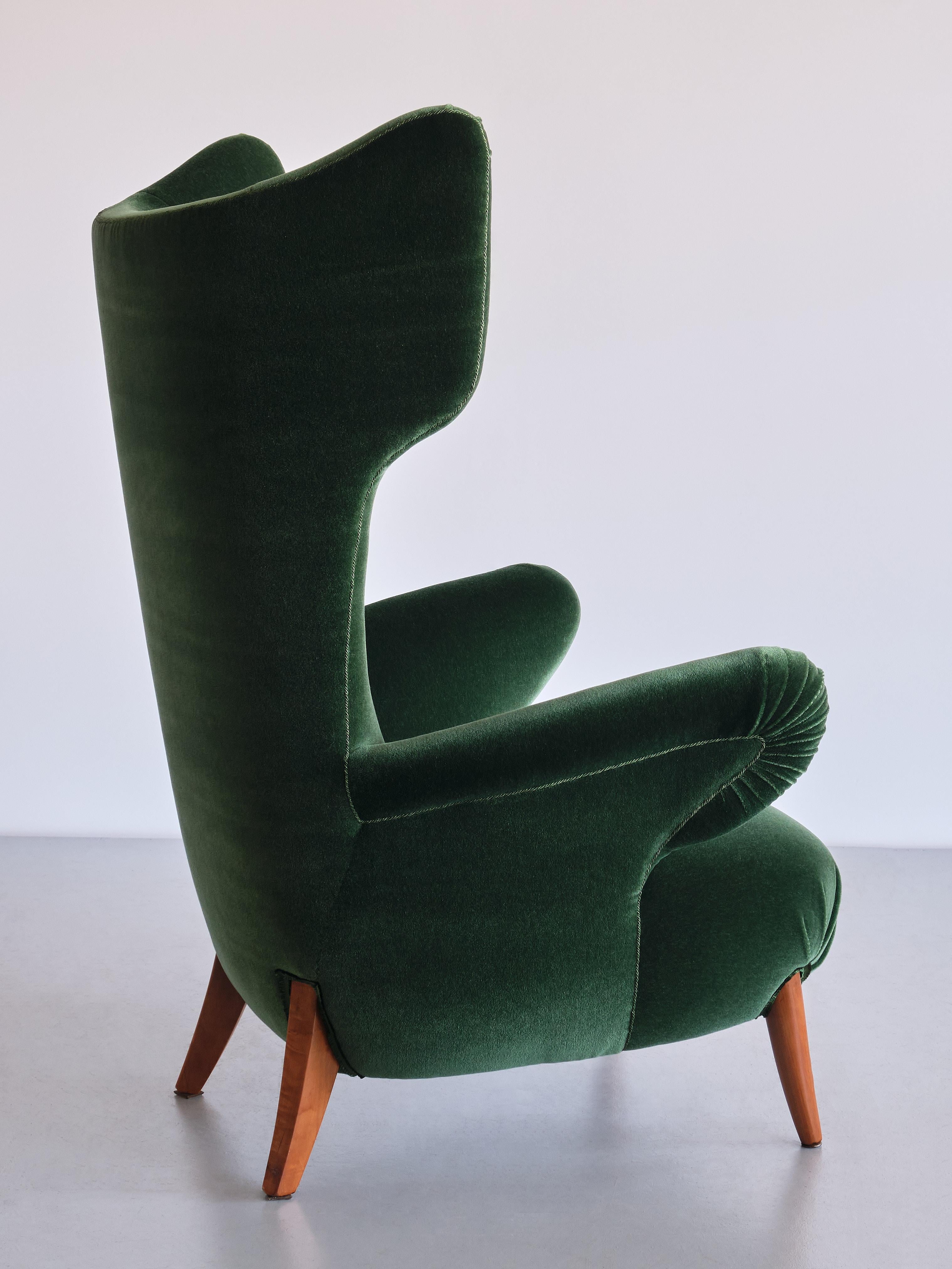 Mid-20th Century Important Ottorino Aloisio Wingback Chair in Green Mohair, Colli, Italy, 1957 For Sale