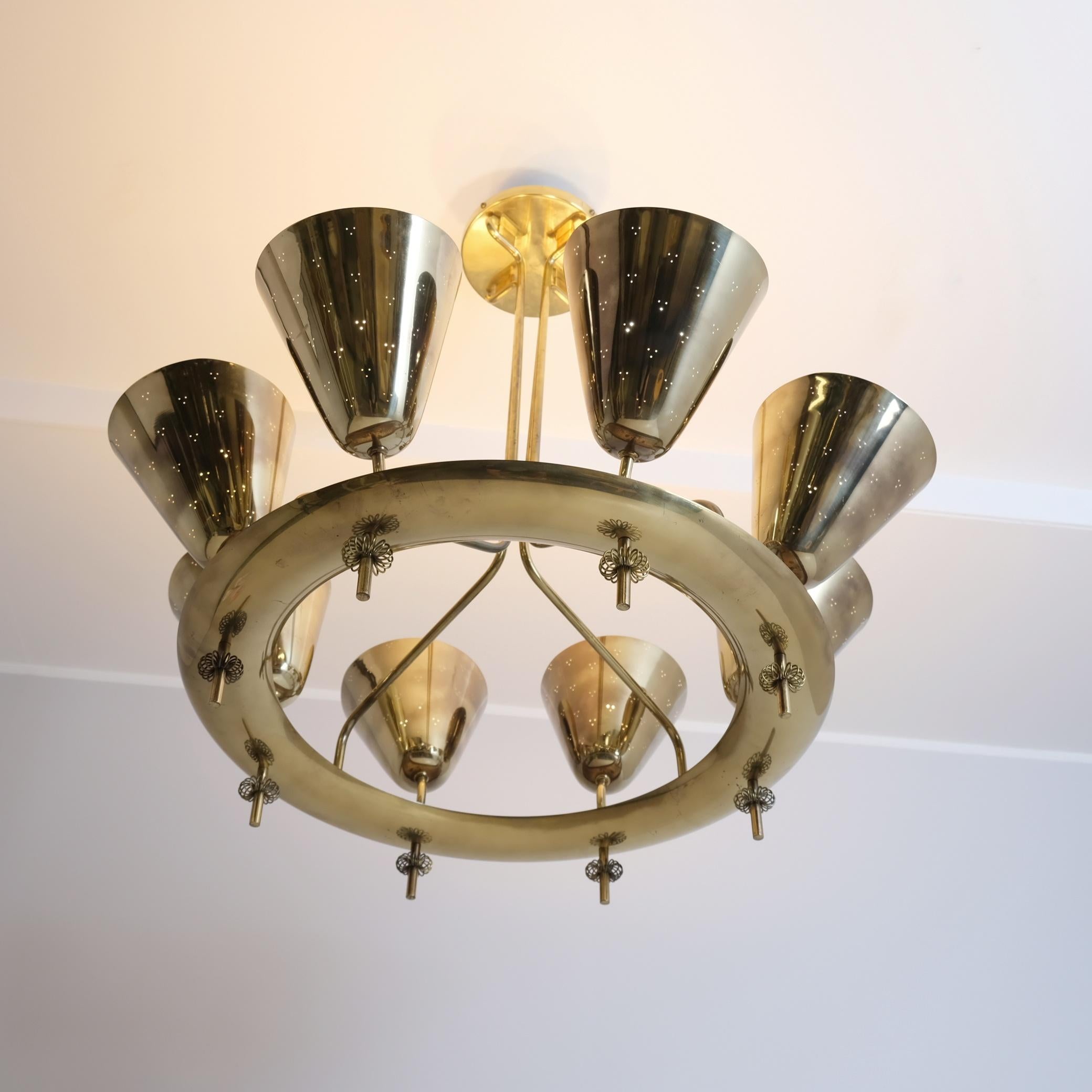 Scandinavian Modern Important Paavo Tynell Chandelier Model 9062 in Perfortated Brass, Taito 1950s For Sale