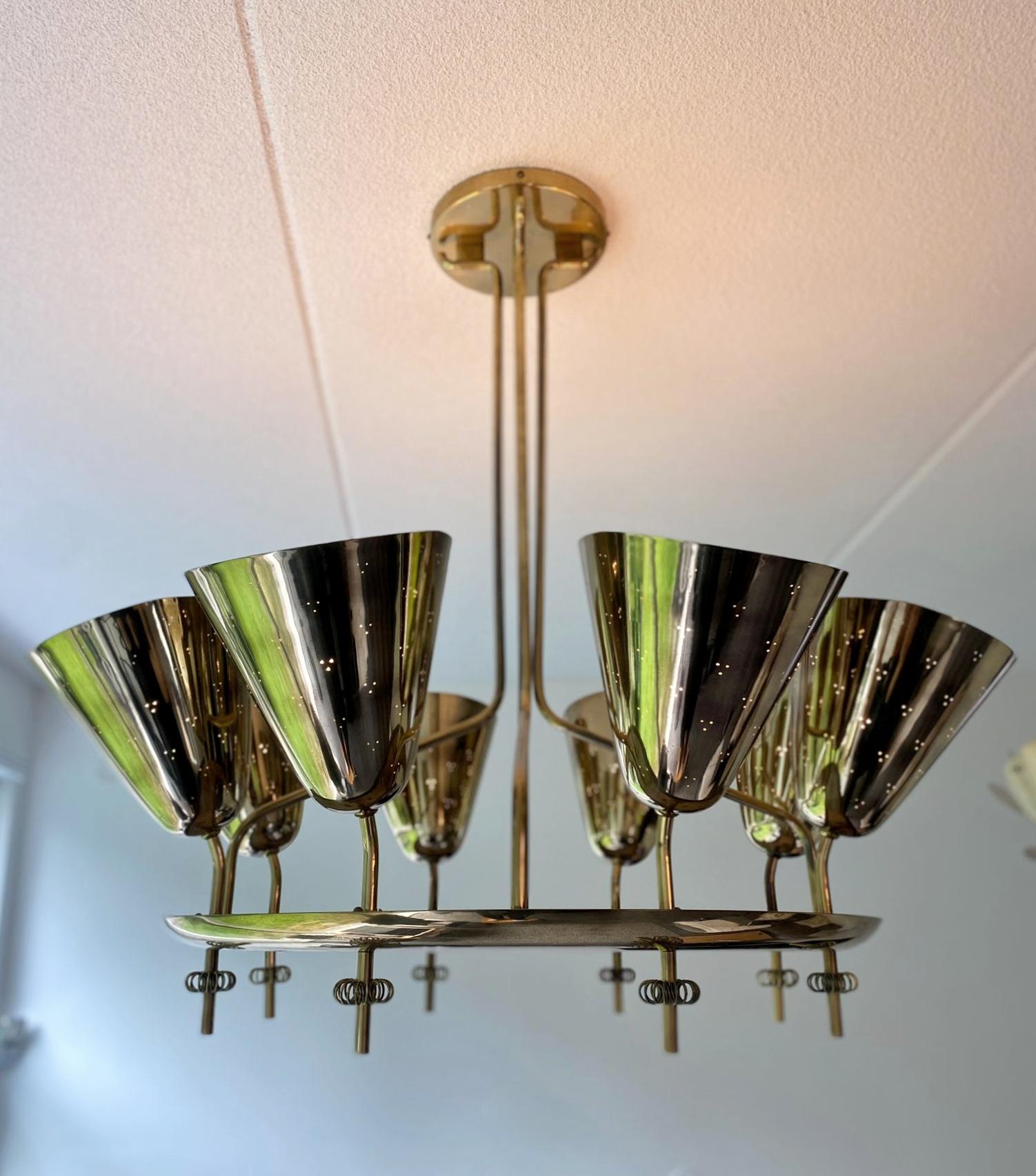 Important Paavo Tynell Chandelier Model 9062 in Perfortated Brass, Taito 1950s In Good Condition For Sale In Helsinki, FI