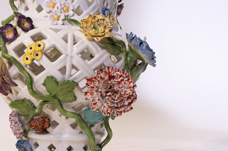 Important Pair of Meissen Porcelain Filigree Vases with Raised Flowers In Good Condition For Sale In New York, NY