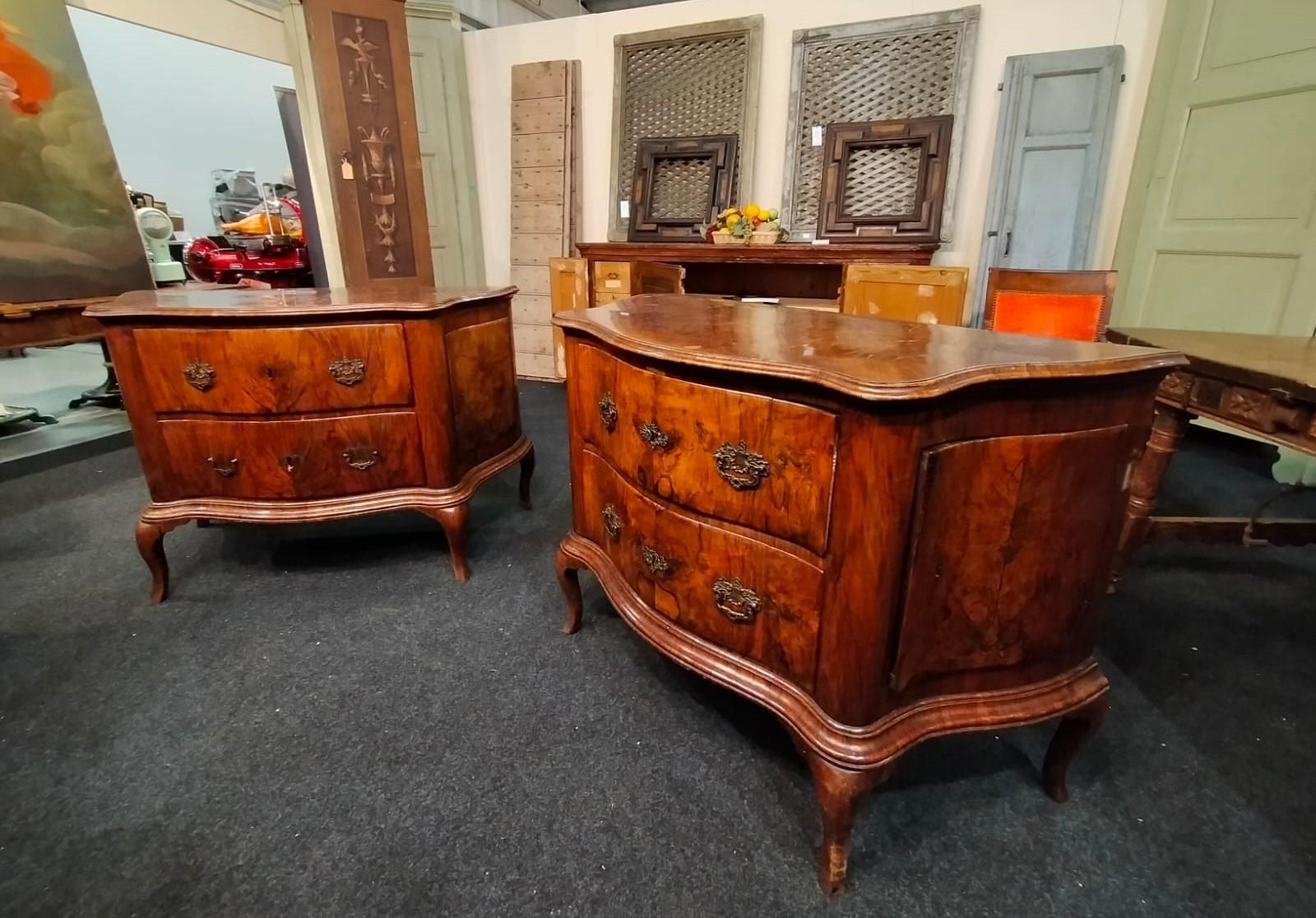 Important pair of 18th-century chest of drawers veneered in walnut burl  For Sale 3