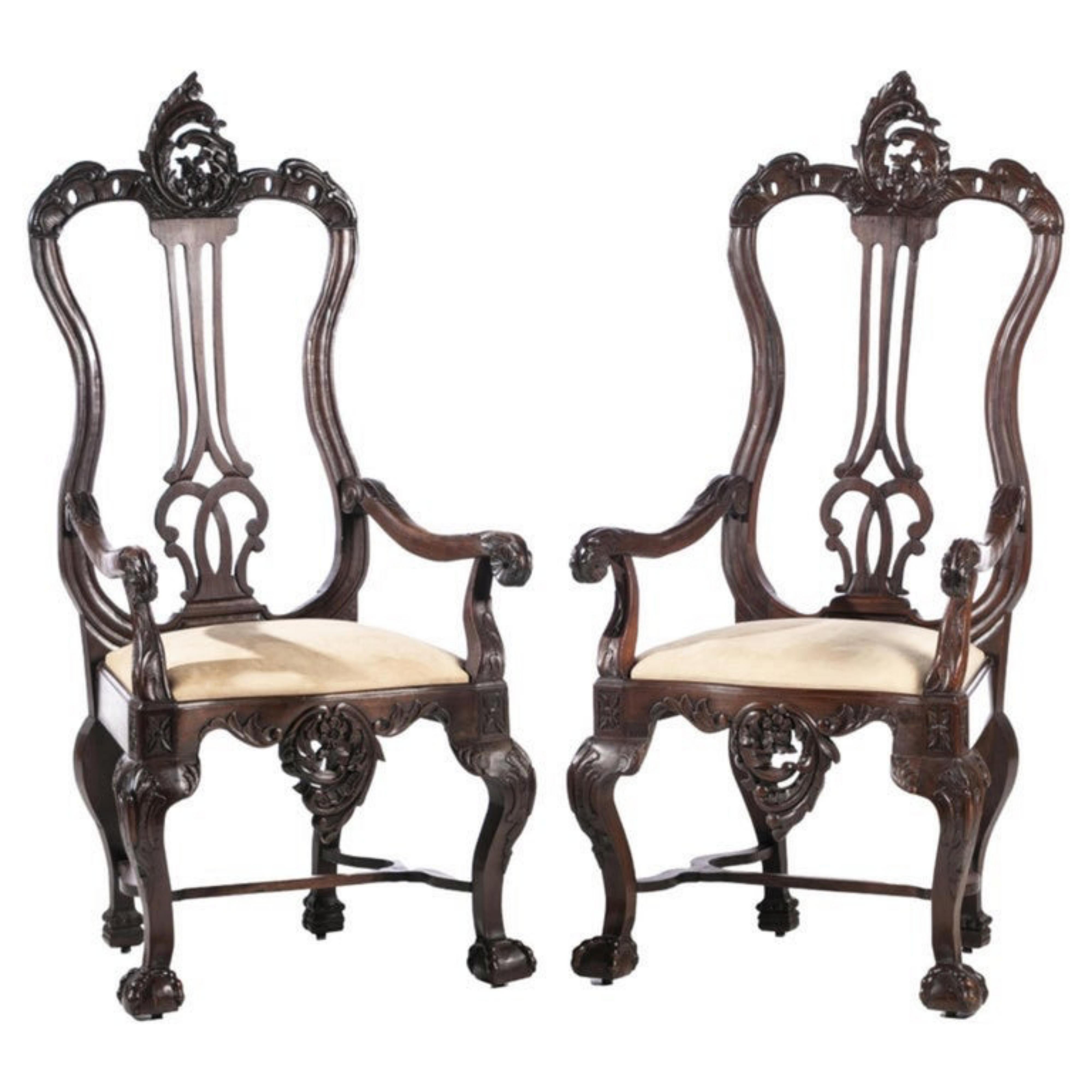 IMPORTANTE PAIRE DE FAUTEUILS D'APPARAT PORTUGAIS DU 18E SIÈCLE

Portugais, de  18ème siècle 
en palissandre et autres bois, dos avec tables creuses. 
Sièges rembourrés. 
Petits défauts. 
Dim. : 151 x 69 x 56 cm
bonnes conditions